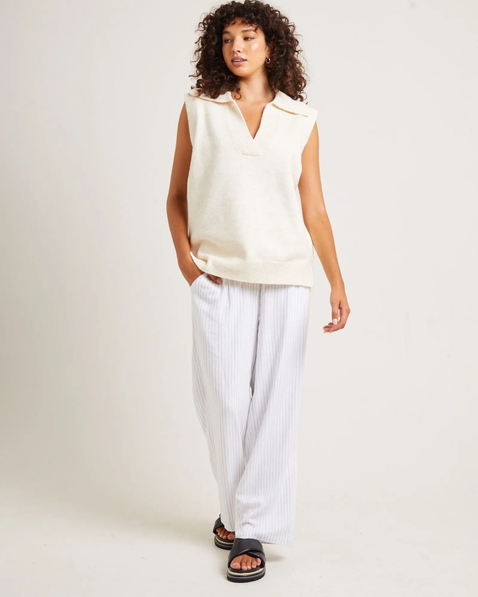 avari_knit_vest_oat_2.webp Cheap SUBTITLED Avari Knit Vest Oat