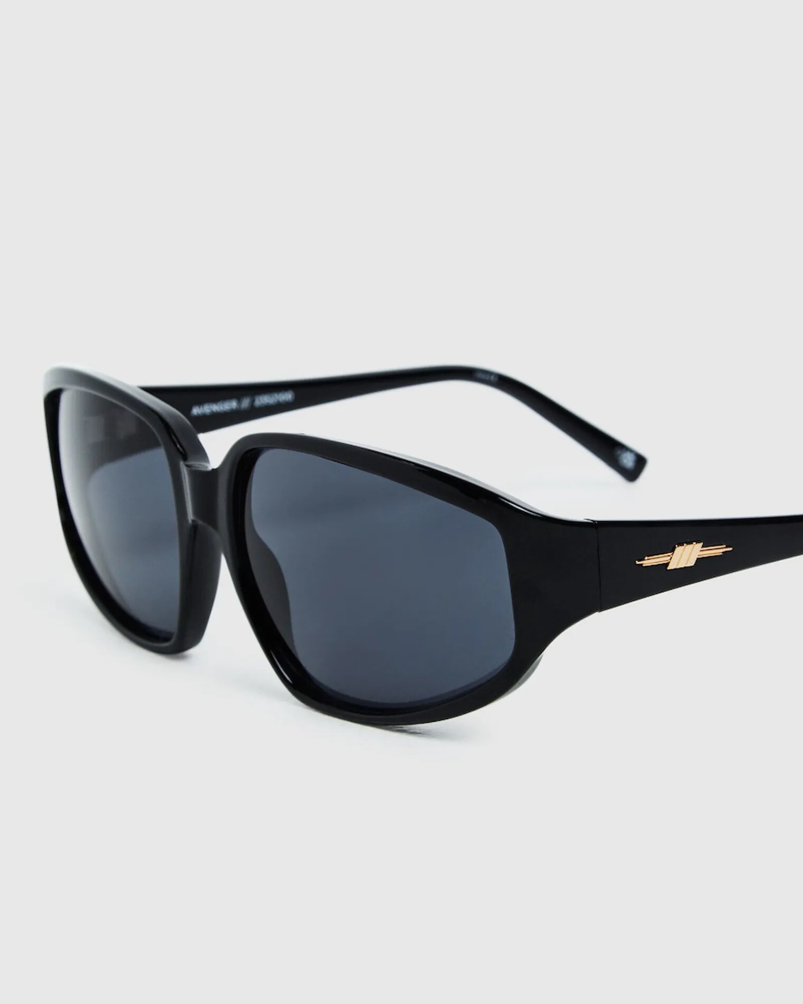 avenger_sunglasses_smoke__4.webp New LE SPECS Avenger Sunglasses Smoke Mono Black