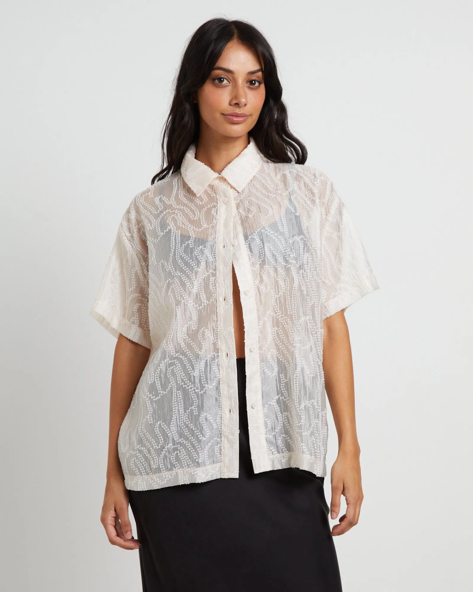 avery_sheer_textured_shor_0.webp Sale ALICE IN THE EVE Avery Sheer Textured Short Sleeve Shirt In White