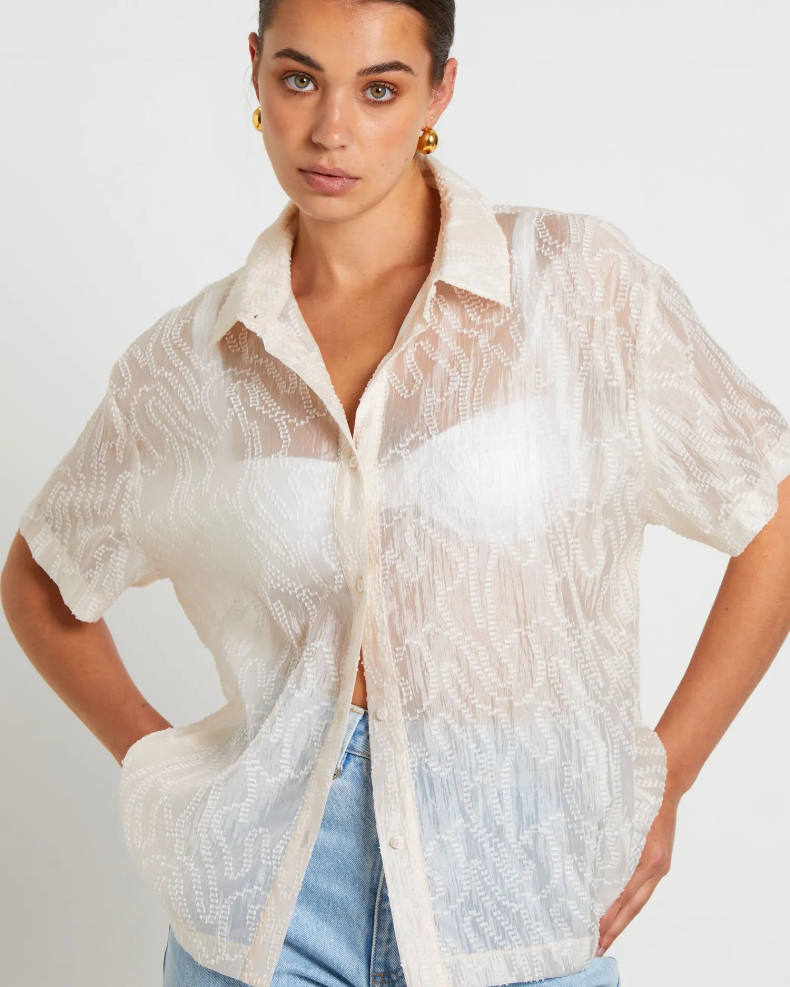 avery_sheer_textured_shor_5.webp Sale ALICE IN THE EVE Avery Sheer Textured Short Sleeve Shirt In White
