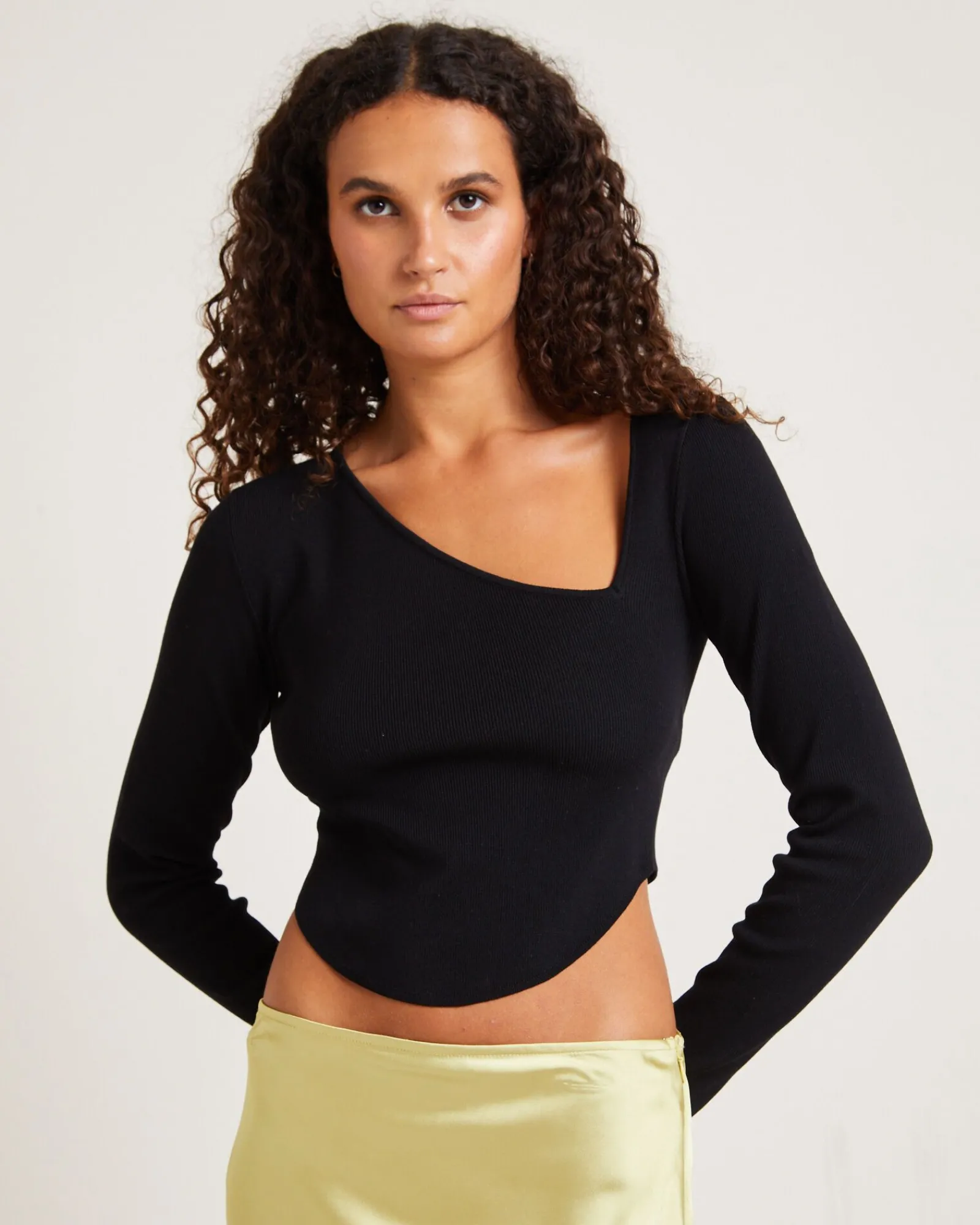 bianka_cut_out_compact_kn_4-1.webp New ALICE IN THE EVE Bianka Cut Out Compact Knit Top