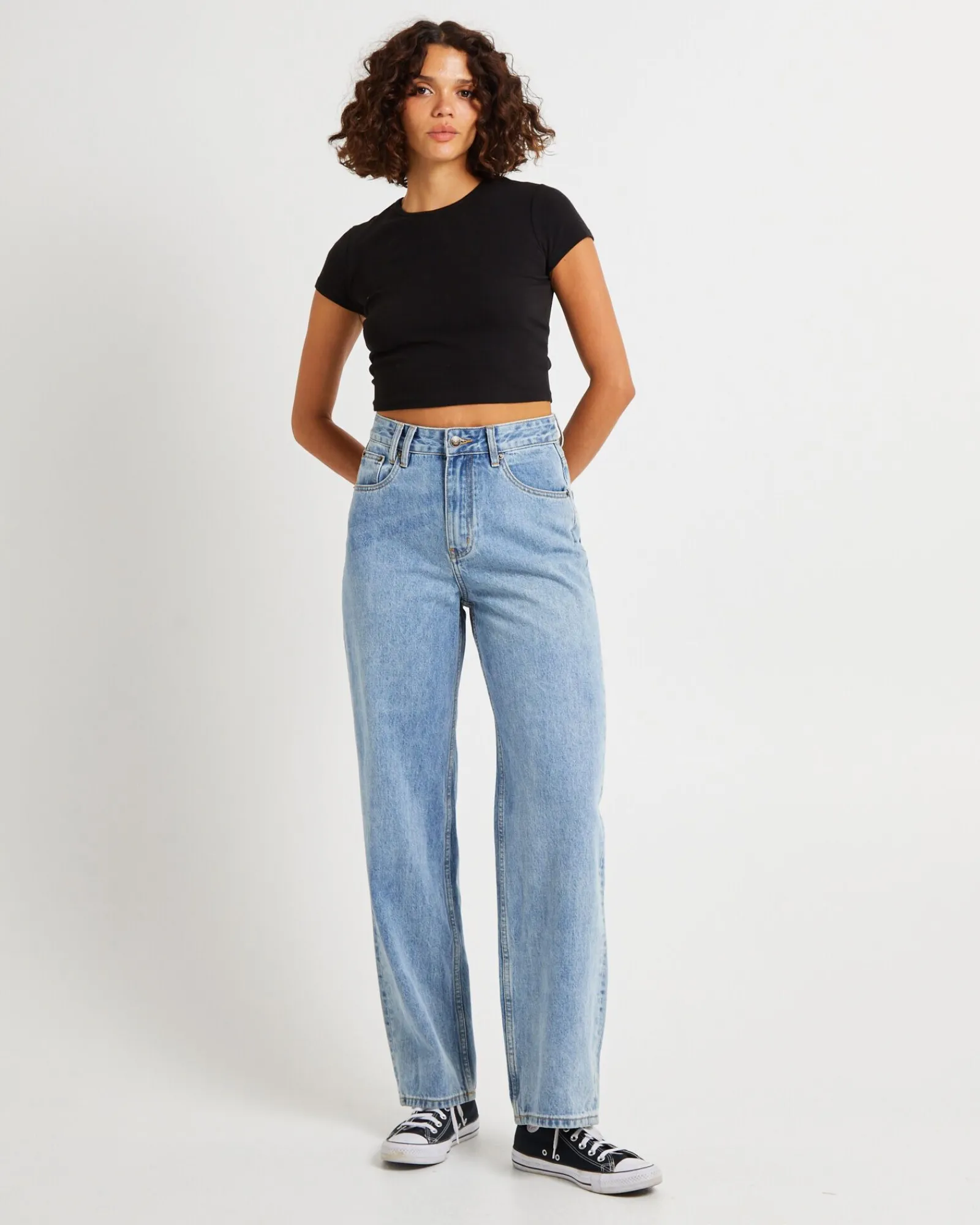 bobby_baggy_dad_jeans_isl_2.webp Fashion INSIGHT Bobby Baggy Dad Jeans Island Blue