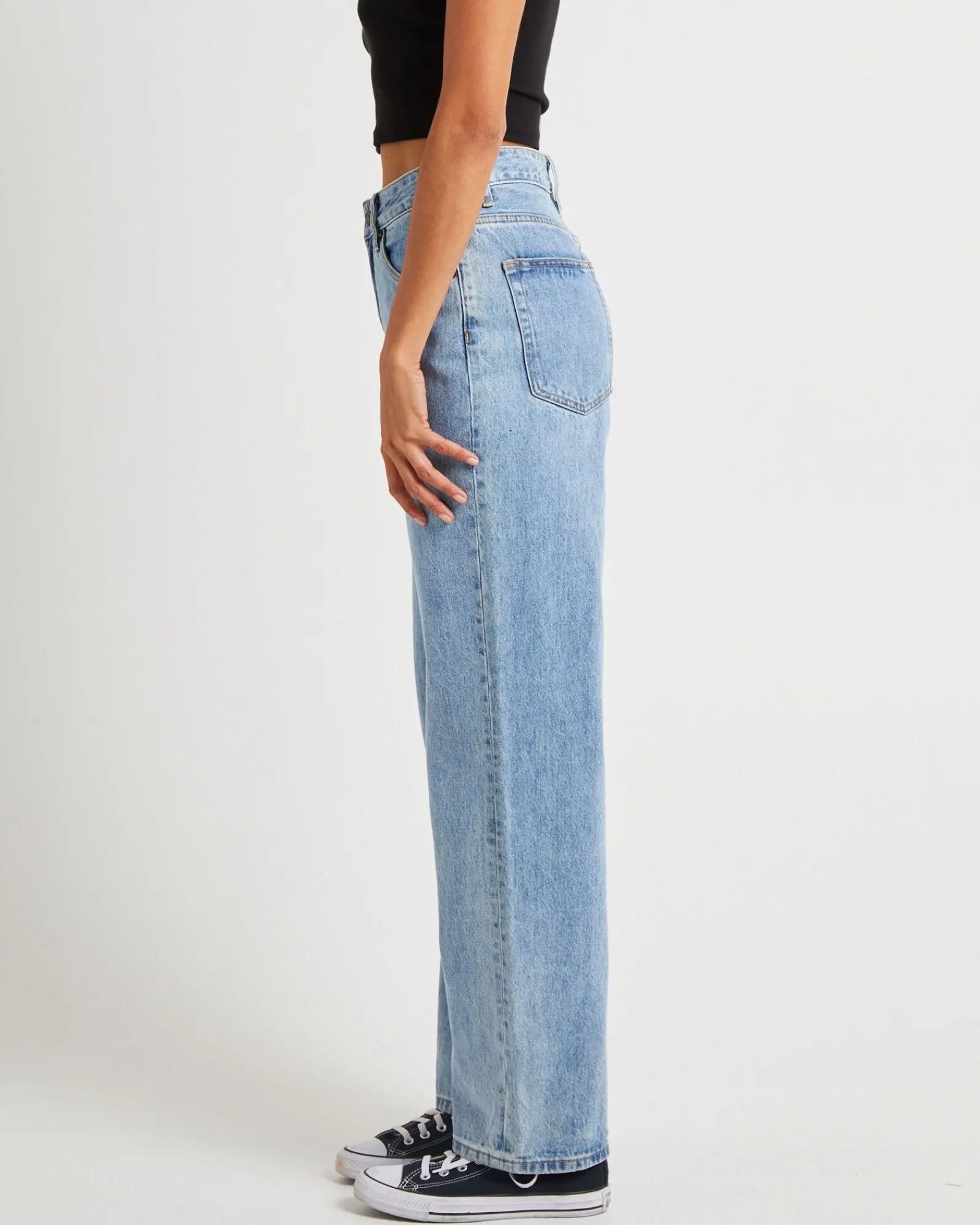 bobby_baggy_dad_jeans_isl_3.webp Fashion INSIGHT Bobby Baggy Dad Jeans Island Blue