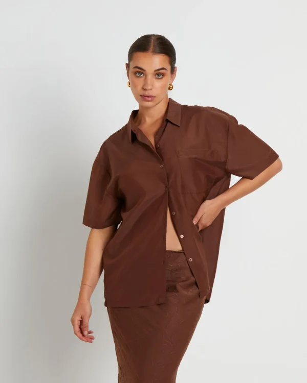 Online STUDIO Brooke Sheer Sheen Short Sleeve Shirt In Chocolate Brown
