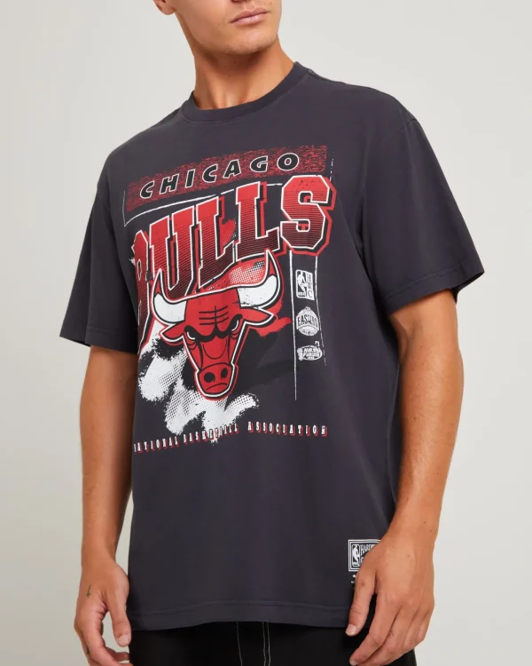 Best MITCHELL & NESS Brush Off 2.0 Bulls Short Sleeve T-Shirt Faded Black