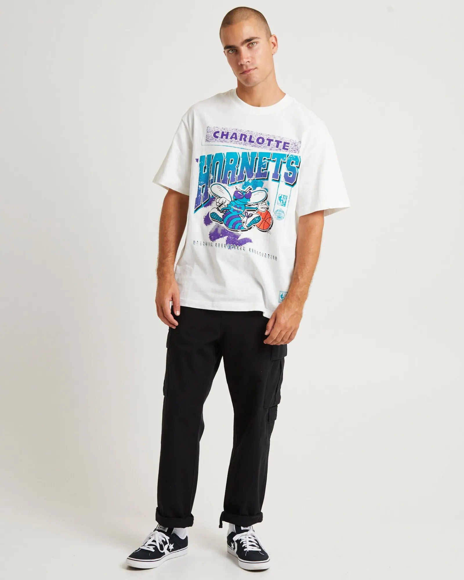 brush_off__hornets_short__2.webp Fashion MITCHELL & NESS Brush Off 2.0 Hornets Short Sleeve T-Shirt Vintage White