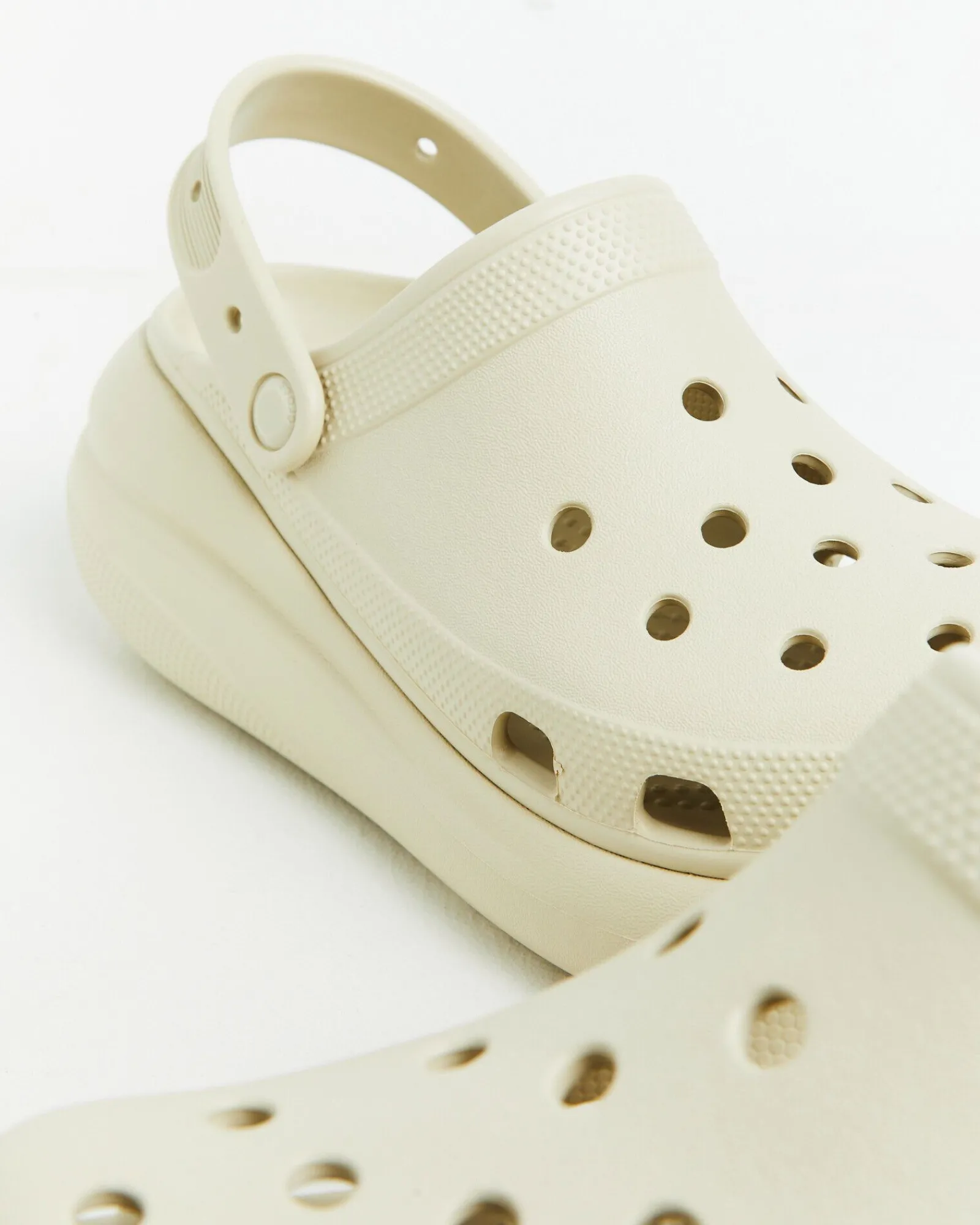 classic_crush_clogs_bone_4.webp Hot CROCS Classic Crush Clogs Bone