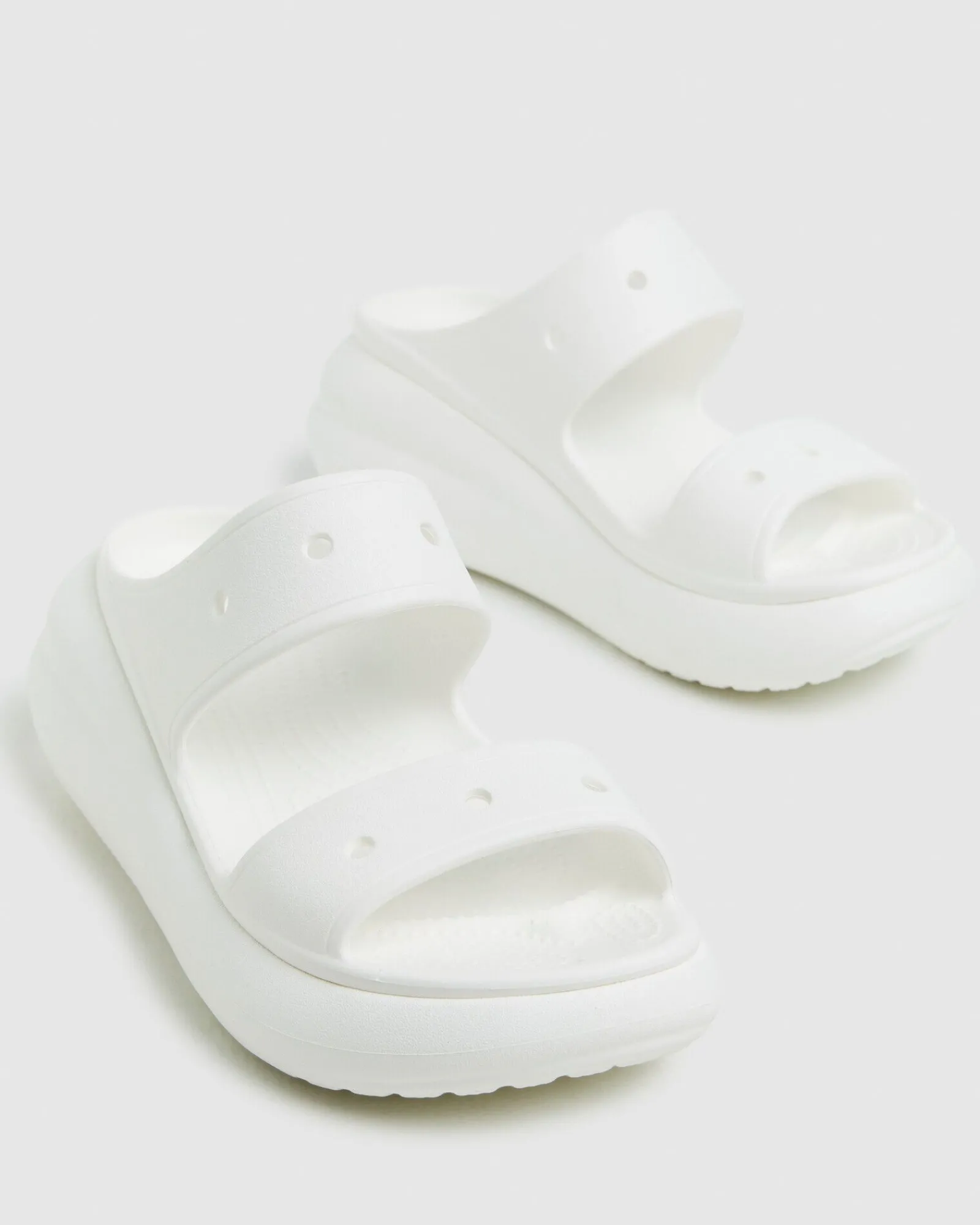 classic_crush_sandals_whi_0.webp New CROCS Classic Crush Sandals White