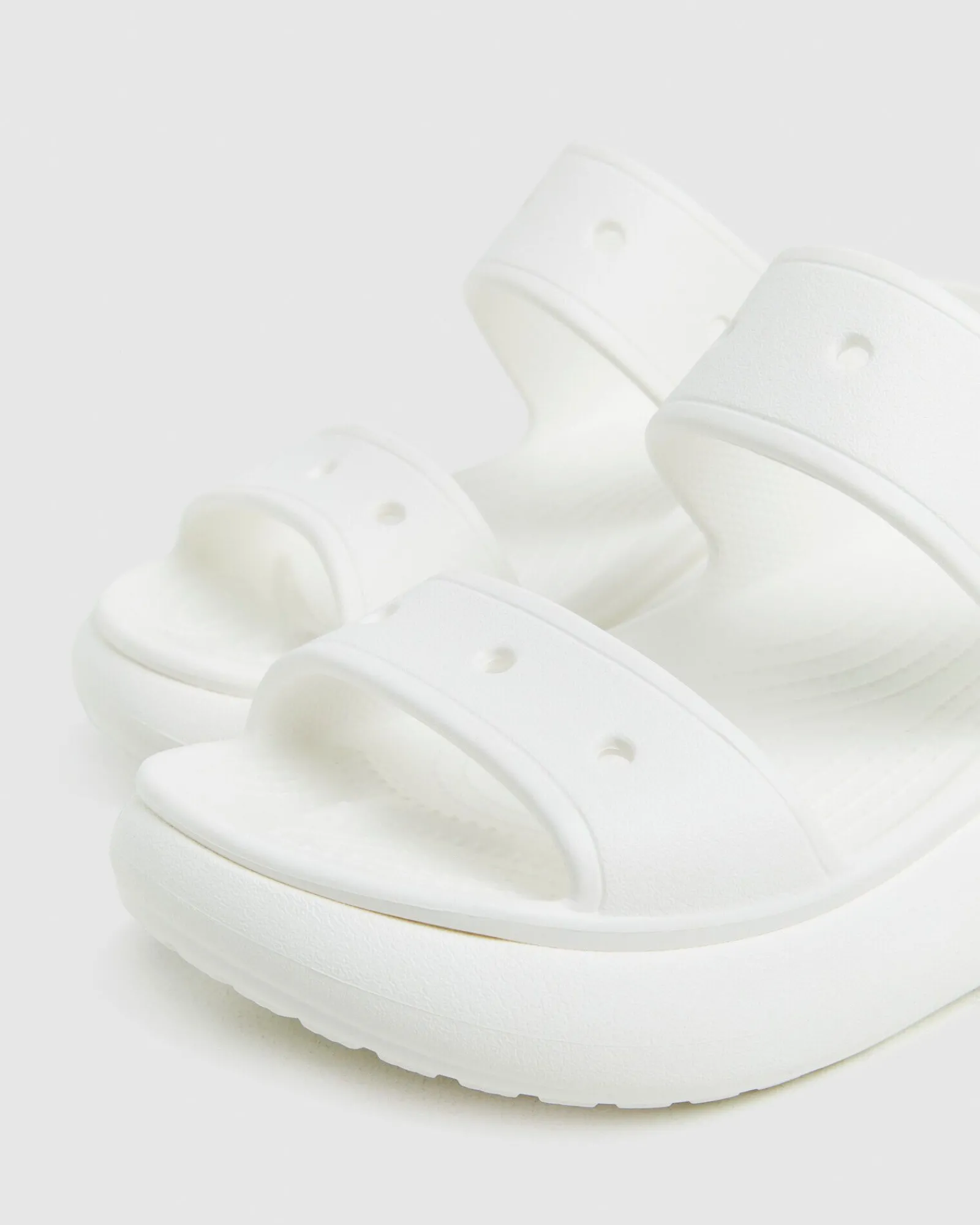 classic_crush_sandals_whi_3.webp New CROCS Classic Crush Sandals White
