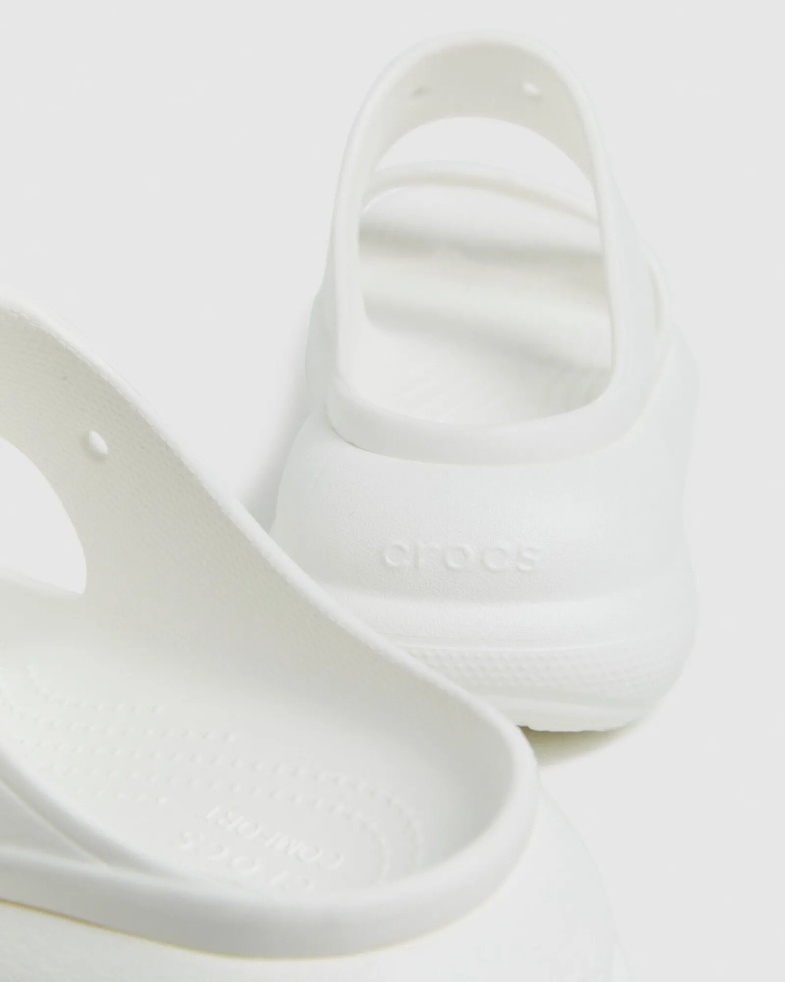 classic_crush_sandals_whi_4.webp New CROCS Classic Crush Sandals White