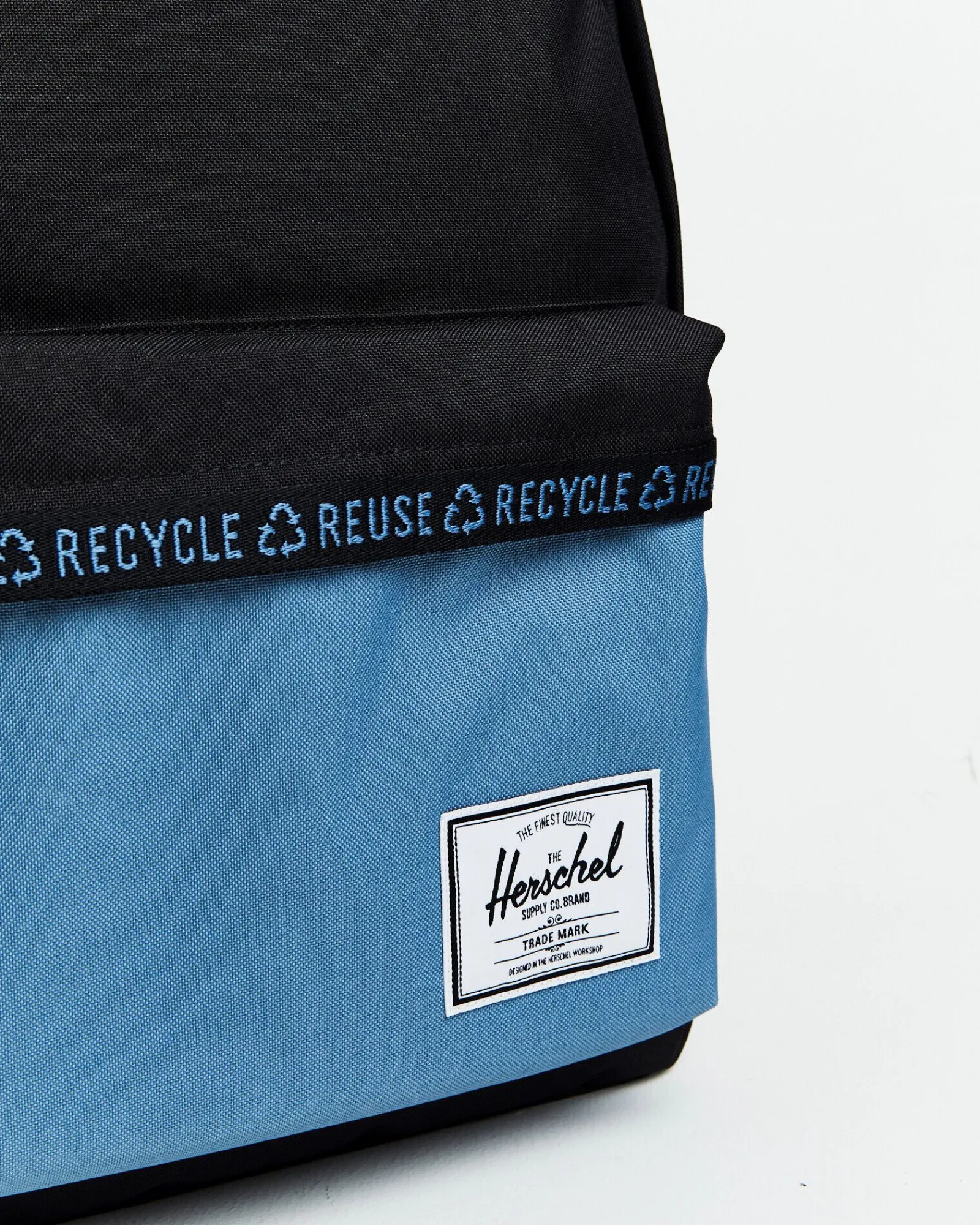 classic_xlarge_backpack_b_2.webp Shop HERSCHEL SUPPLY CO Classic X-Large Backpack Black/Blue
