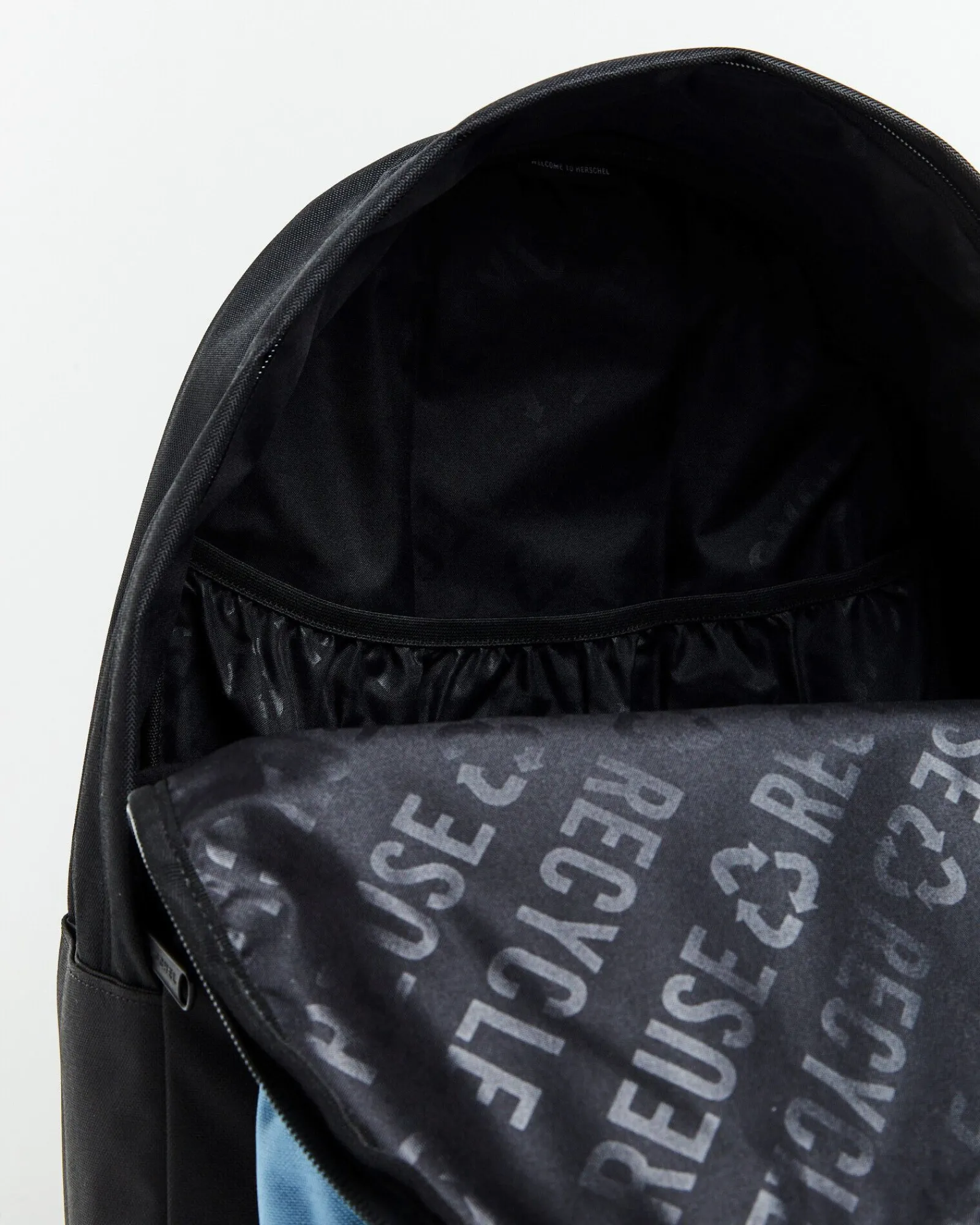 classic_xlarge_backpack_b_4.webp Shop HERSCHEL SUPPLY CO Classic X-Large Backpack Black/Blue