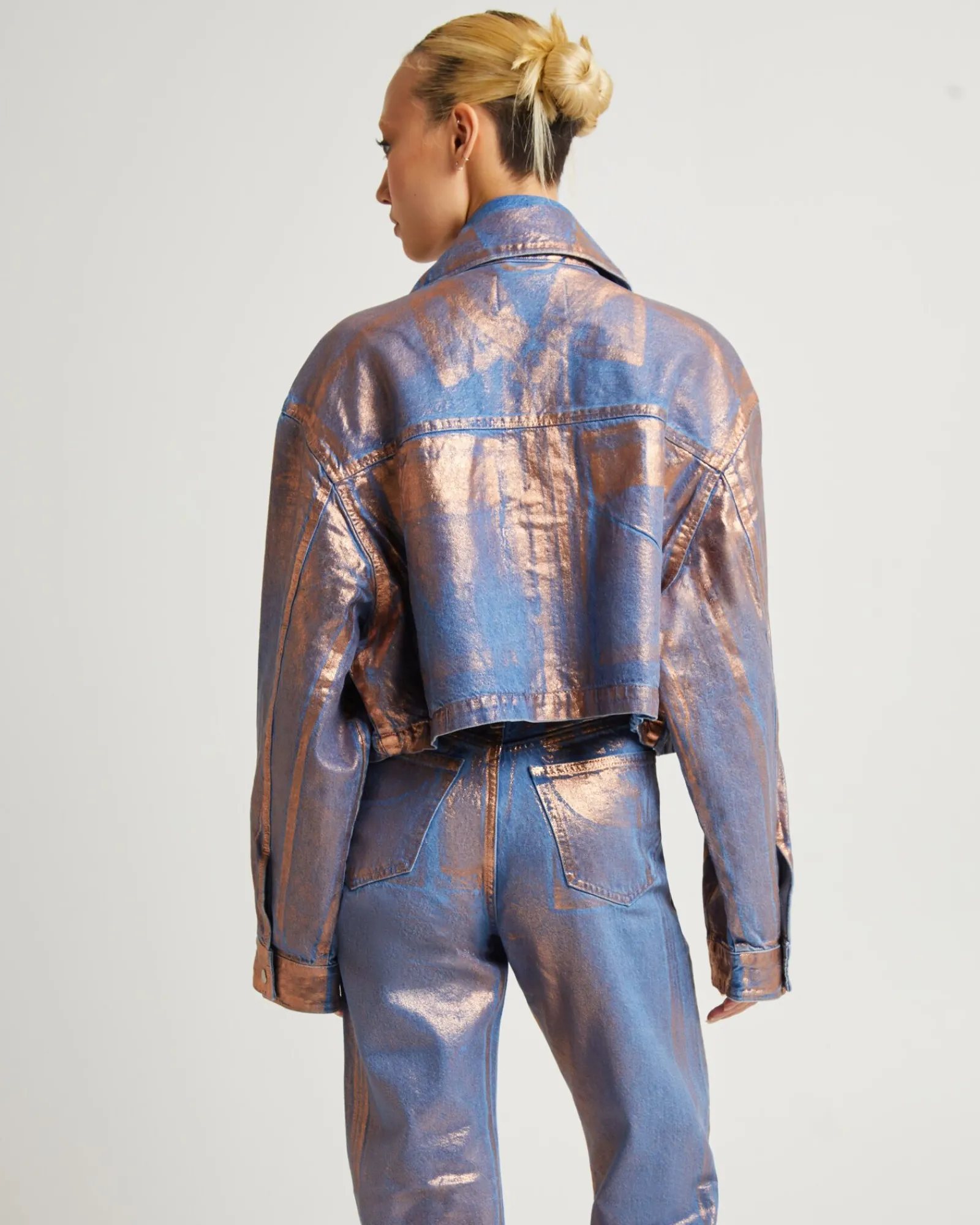 cropped_metallic_denim_sh_1.webp Flash Sale CALVIN KLEIN Cropped Metallic Denim Shirt Jacket