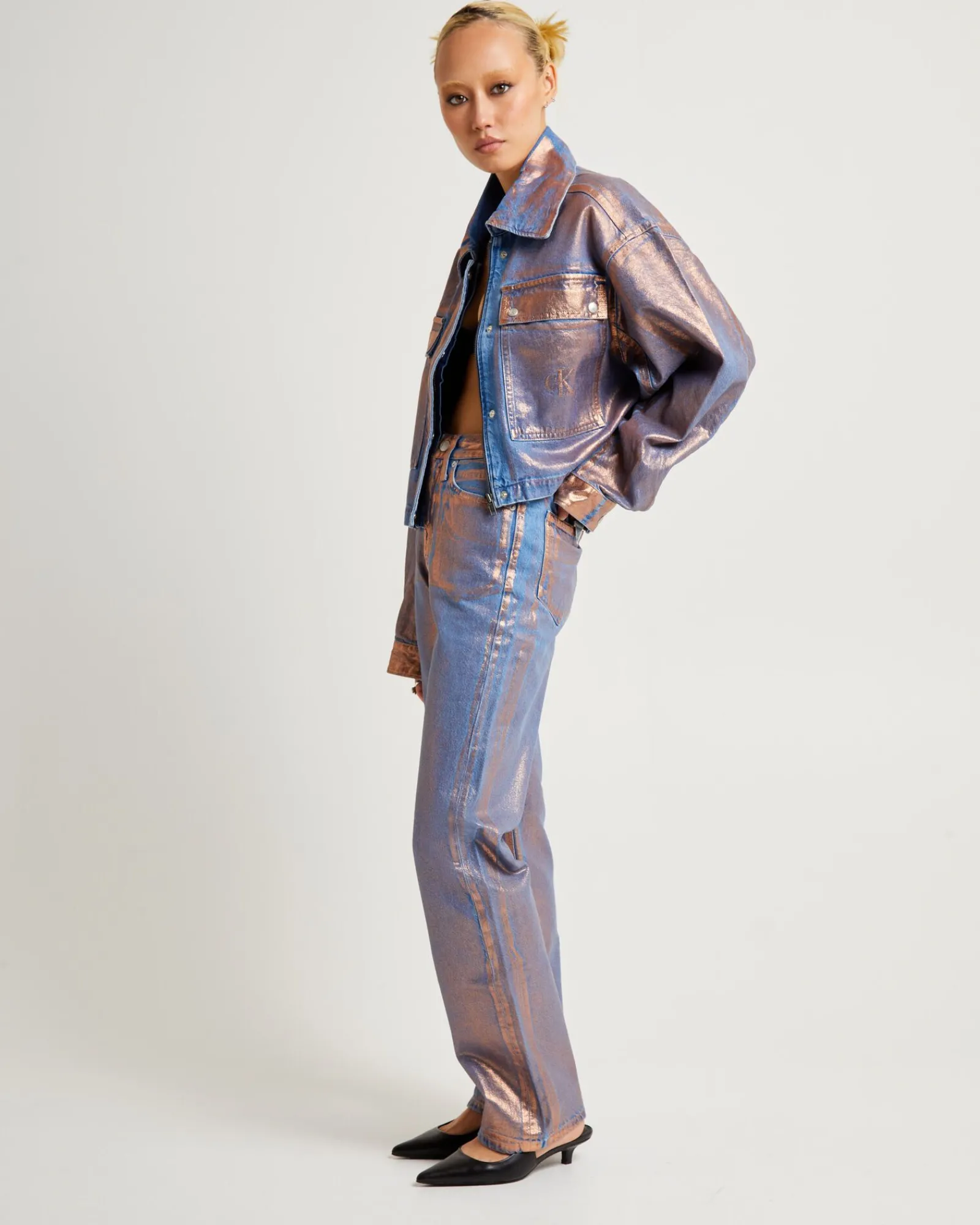 cropped_metallic_denim_sh_3.webp Flash Sale CALVIN KLEIN Cropped Metallic Denim Shirt Jacket
