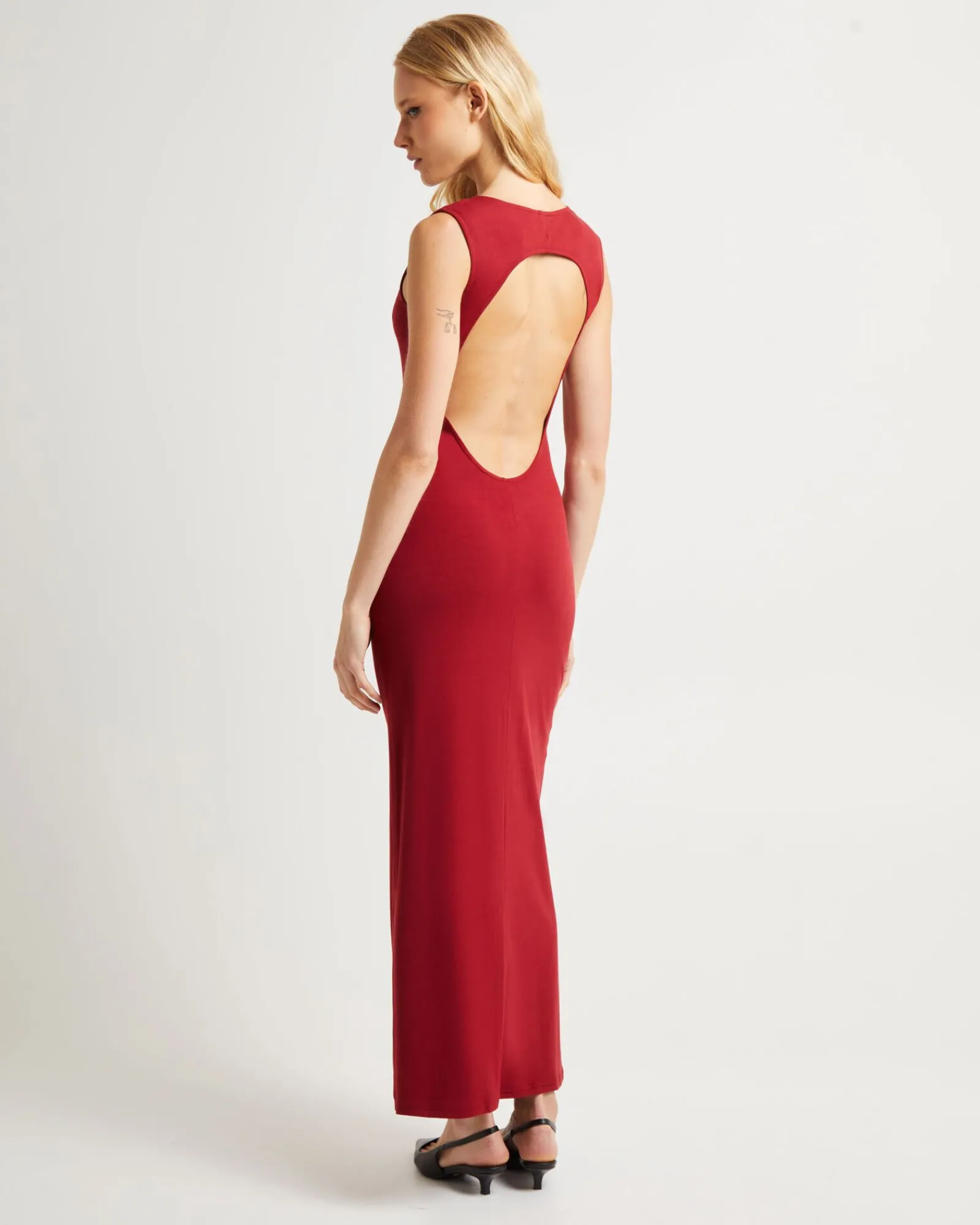dahlia_curve_cut_out_maxi_1-2.webp Shop ALICE IN THE EVE Dahlia Curve Cut Out Maxi Dress