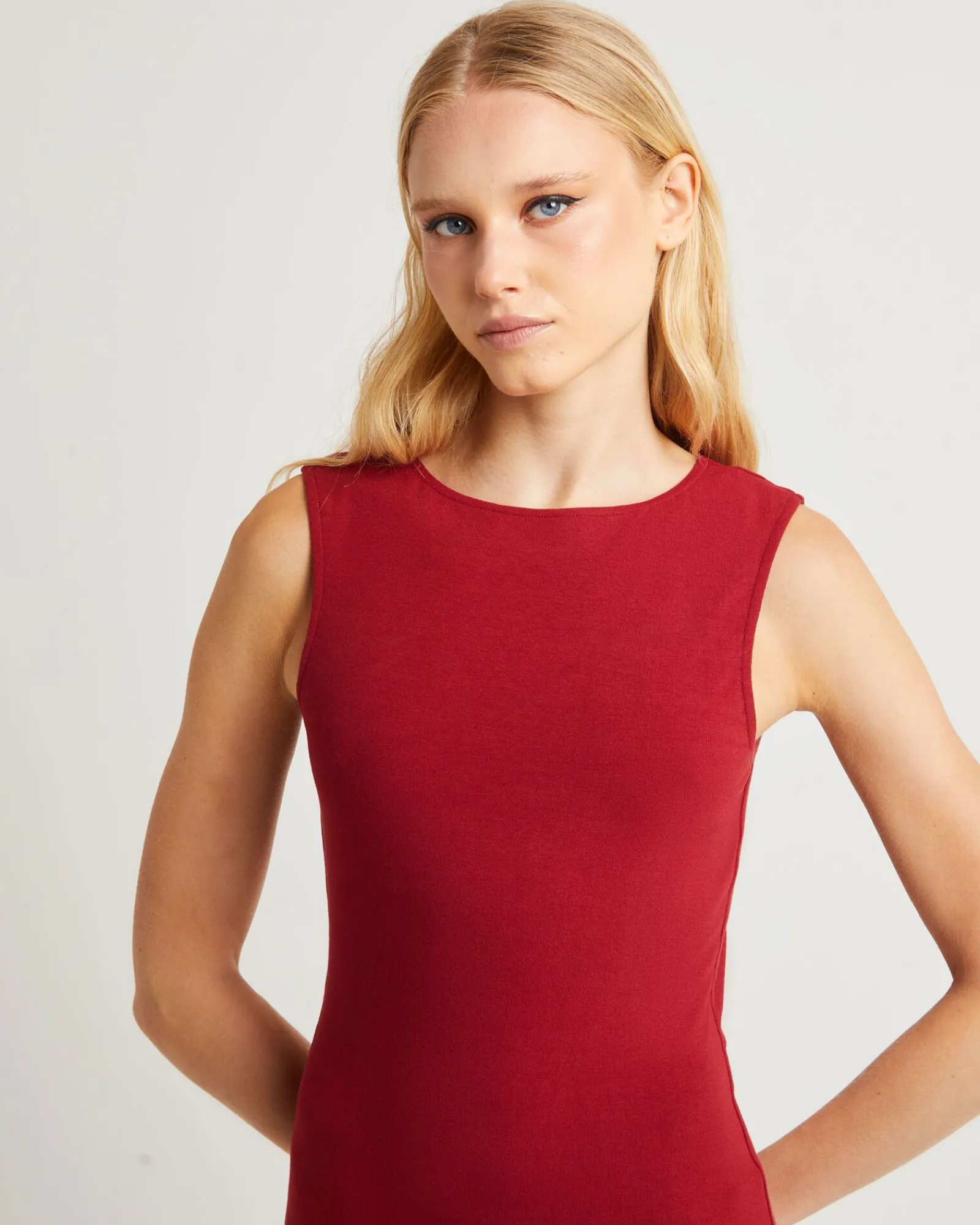 dahlia_curve_cut_out_maxi_4-2.webp Shop ALICE IN THE EVE Dahlia Curve Cut Out Maxi Dress