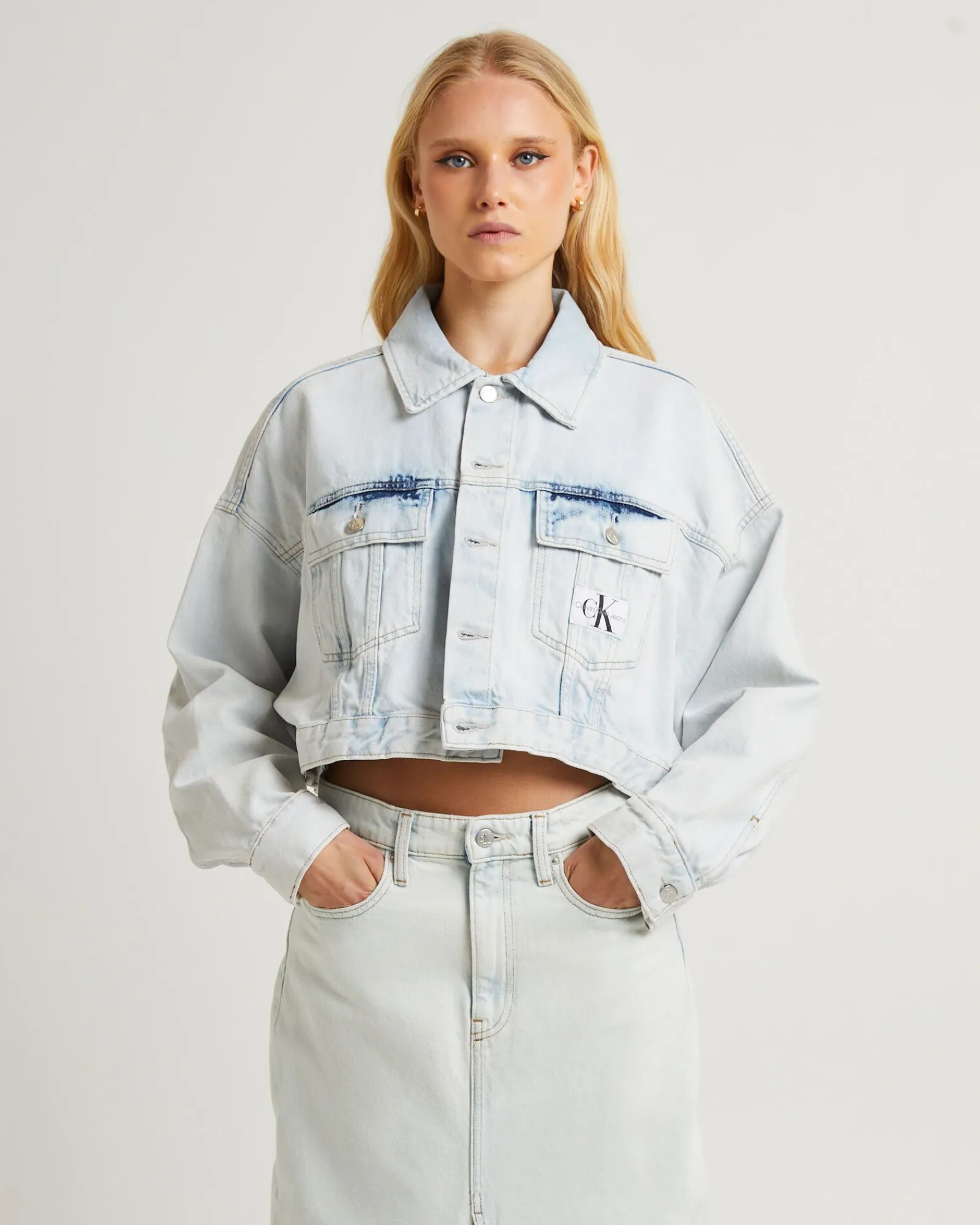 extra_oversize_crop_denim_1.webp Clearance CALVIN KLEIN Extra Oversize Crop Denim Jacket