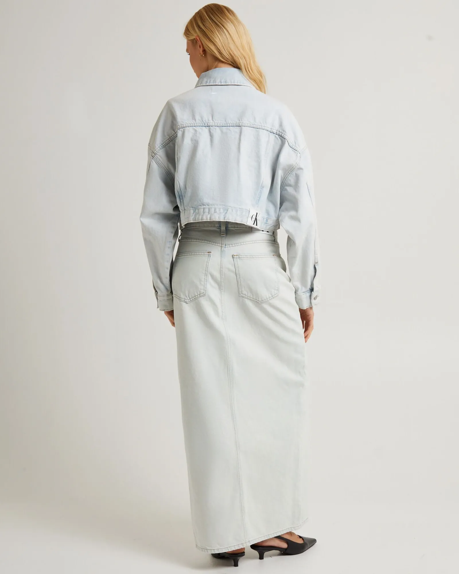 extra_oversize_crop_denim_2.webp Clearance CALVIN KLEIN Extra Oversize Crop Denim Jacket
