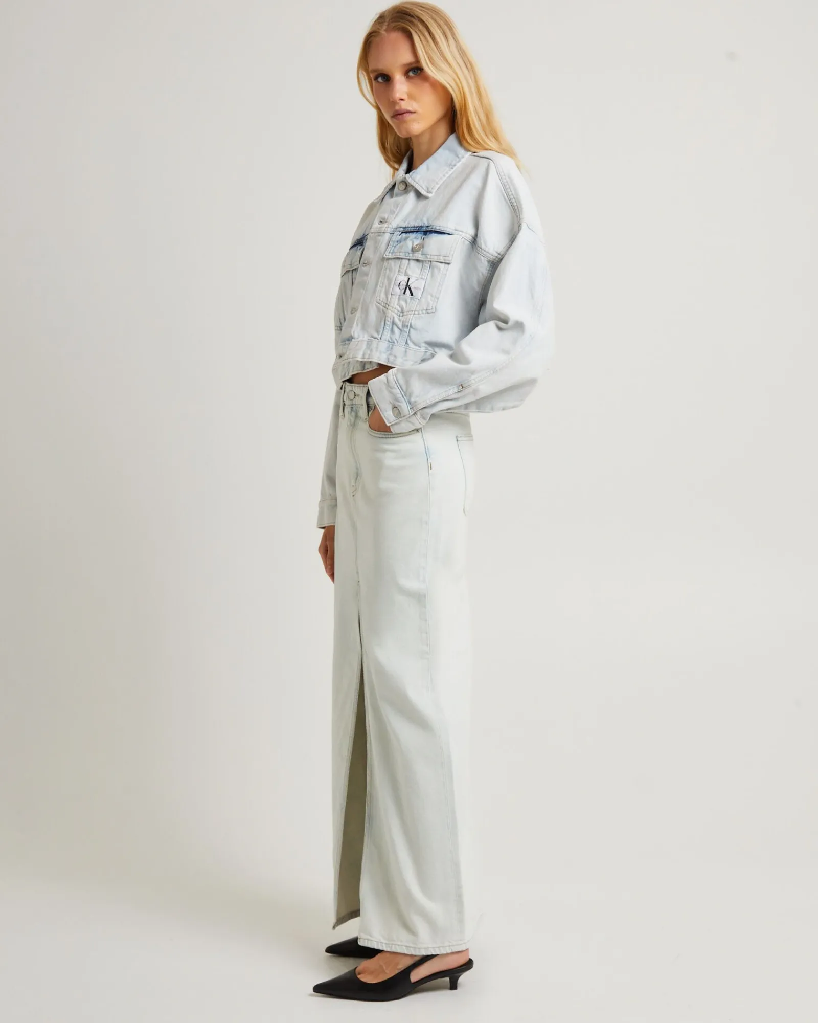 extra_oversize_crop_denim_3.webp Clearance CALVIN KLEIN Extra Oversize Crop Denim Jacket