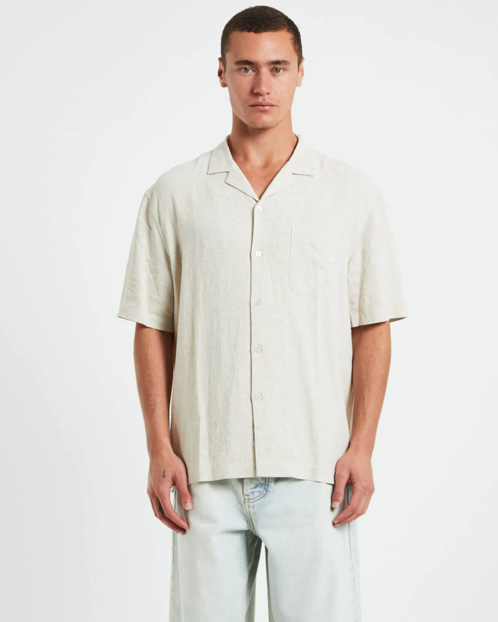 harrison_linen_short_slee_0.webp Sale ARVUST Harrison Linen Short Sleeve Resort Shirt In Natural