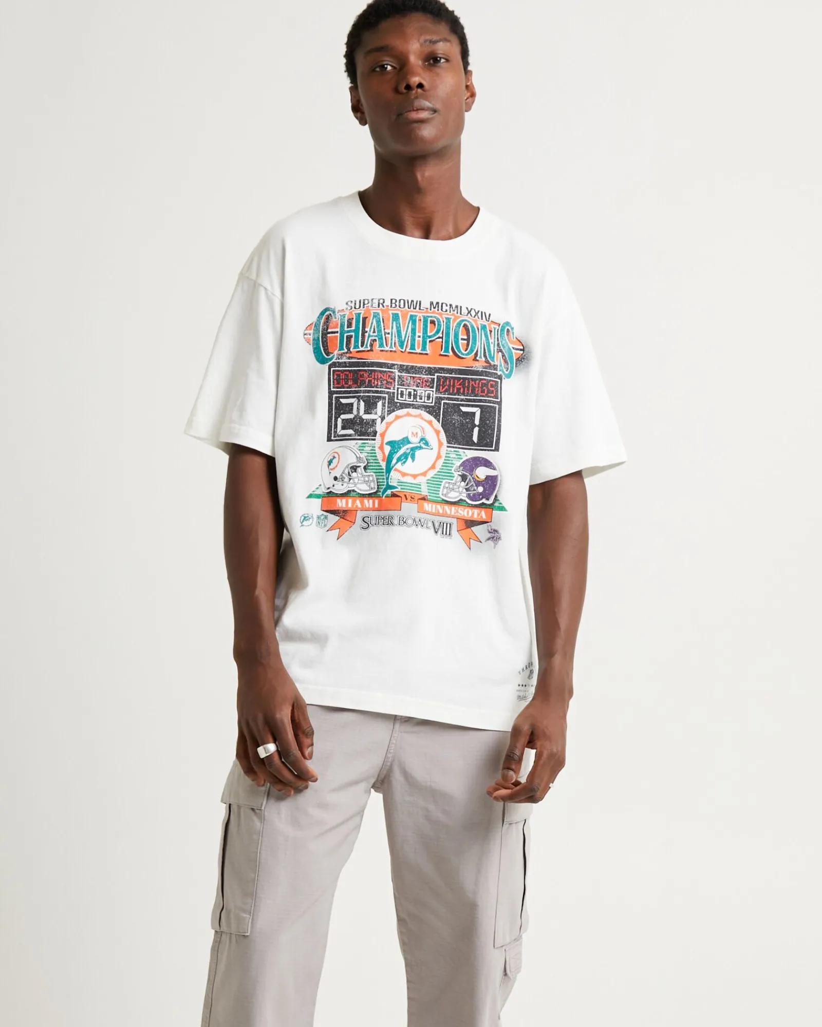 head_to_head_short_sleeve_1.webp Hot MITCHELL & NESS Head To Head Short Sleeve T-Shirt Dolphins Vintage White