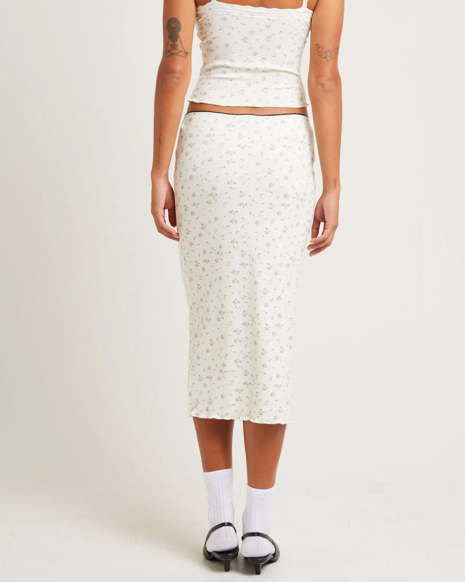 helena_midi_skirt_1.webp Fashion SNDYS Helena Midi Skirt