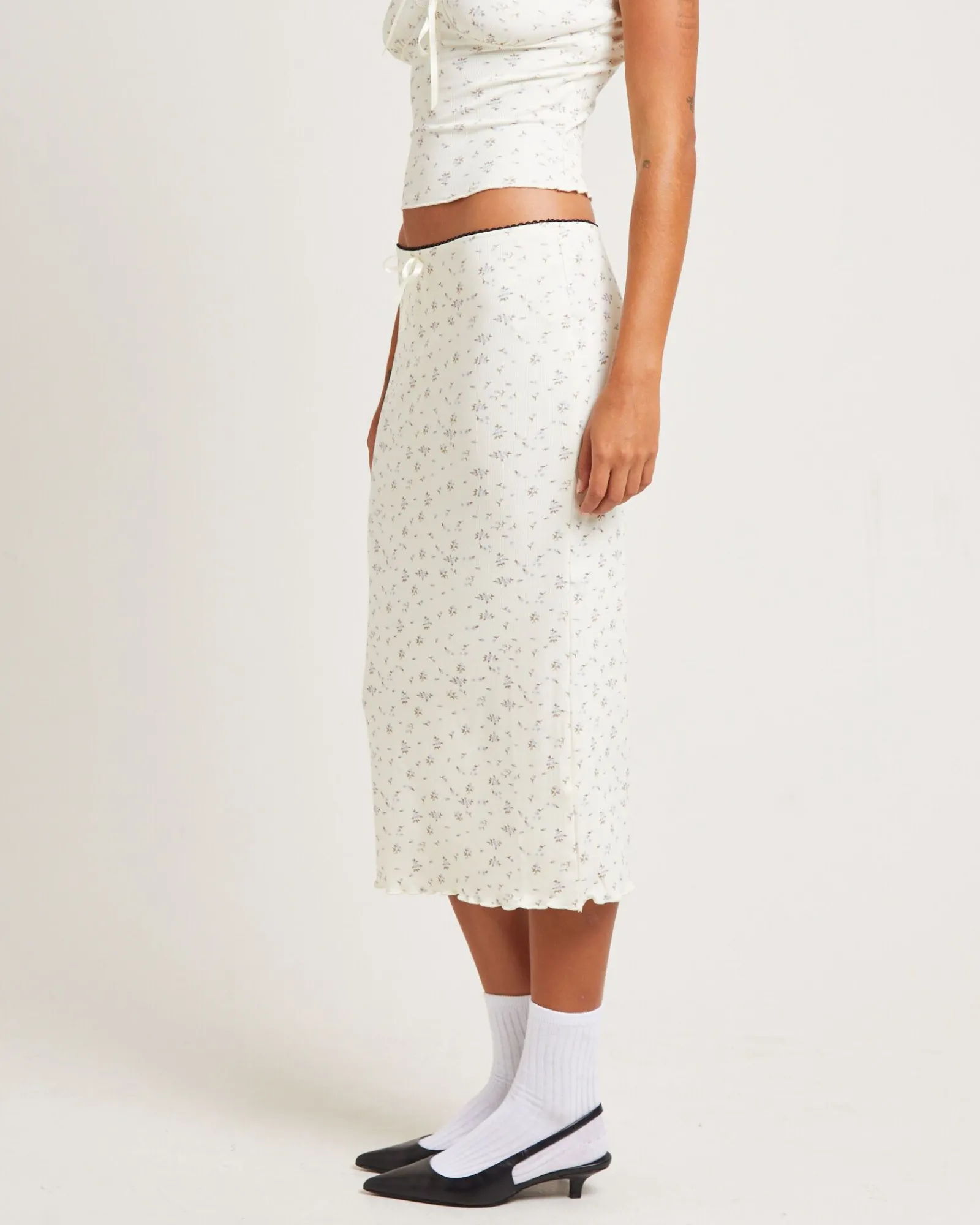 helena_midi_skirt_3.webp Fashion SNDYS Helena Midi Skirt