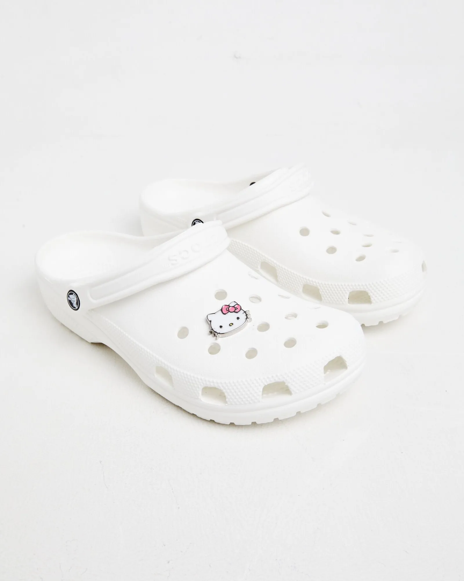 hello_kitty_glitter_cat_j_2.webp New CROCS Hello Kitty Glitter Cat Jibbitz