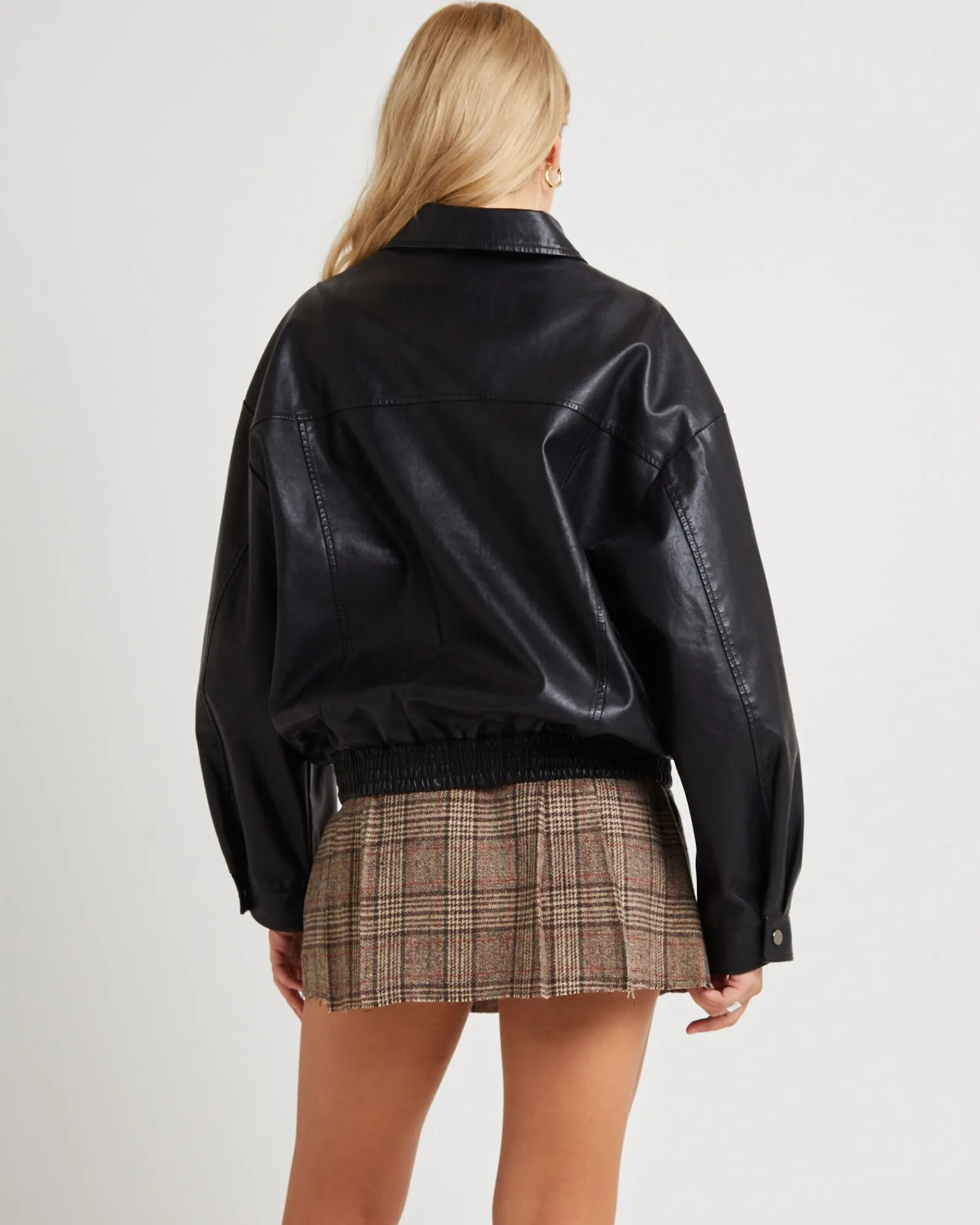 jen_oversized_patch_pocke_2.webp Shop ALICE IN THE EVE Jen Oversized Patch Pocket Jacket