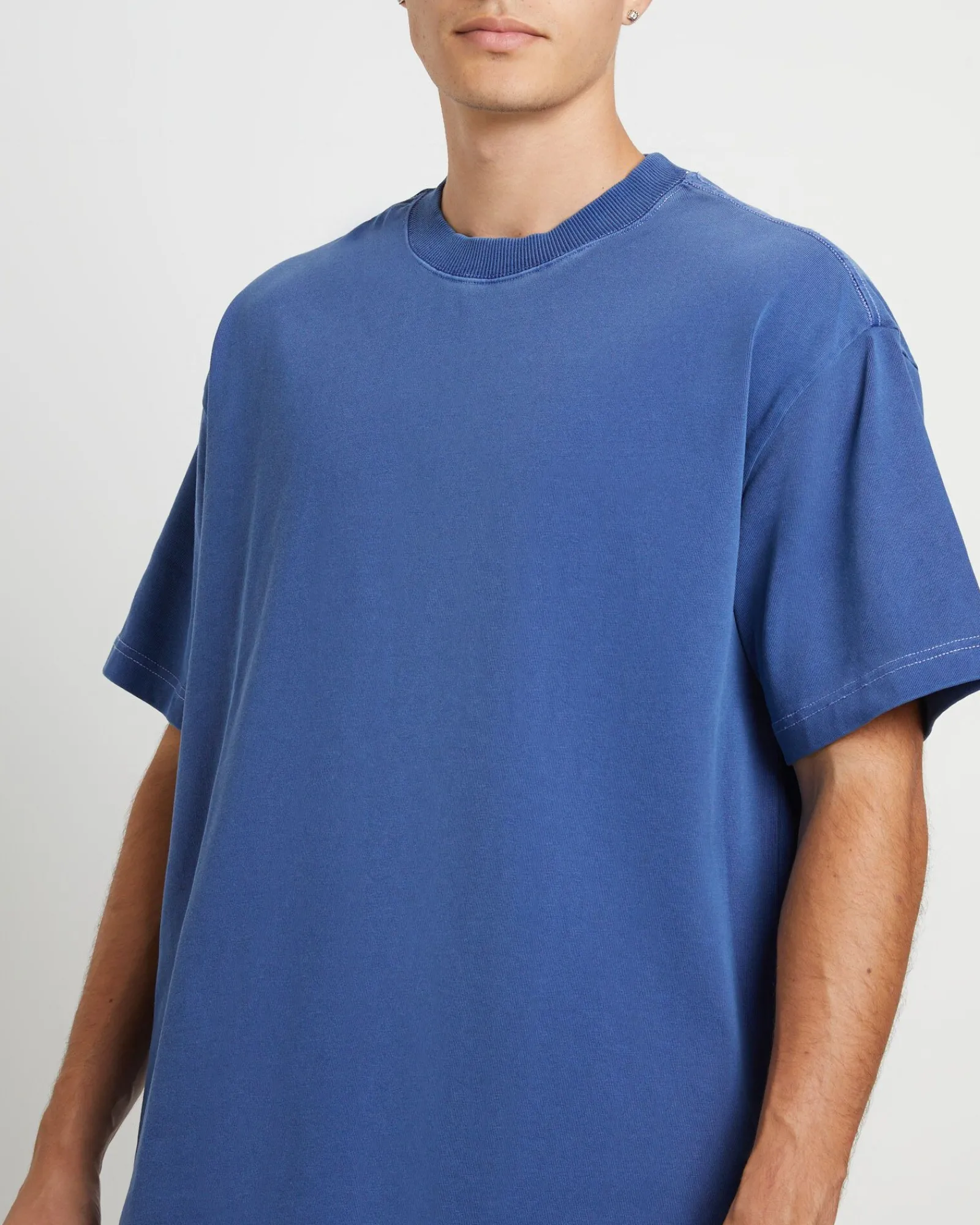 killie_contrast_short_sle_4.webp Shop BLACK NOISE WHITE RAIN Killie Contrast Short Sleeve T-Shirt In Navy