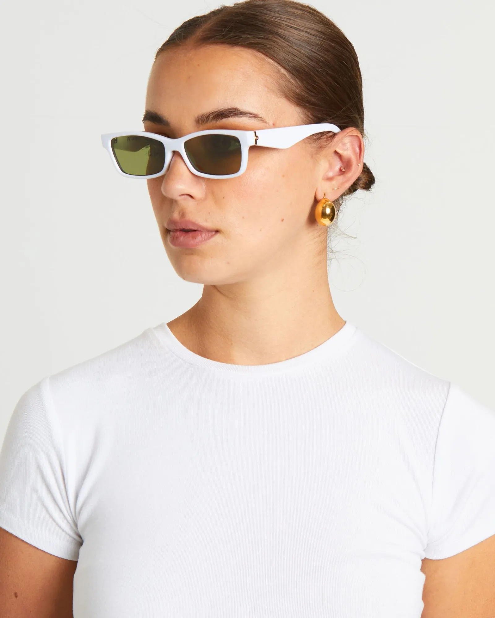 le_sustain_plateaux_sungl_1.webp Fashion LE SPECS Le Sustain Plateaux Sunglasses In White/Moss Mono