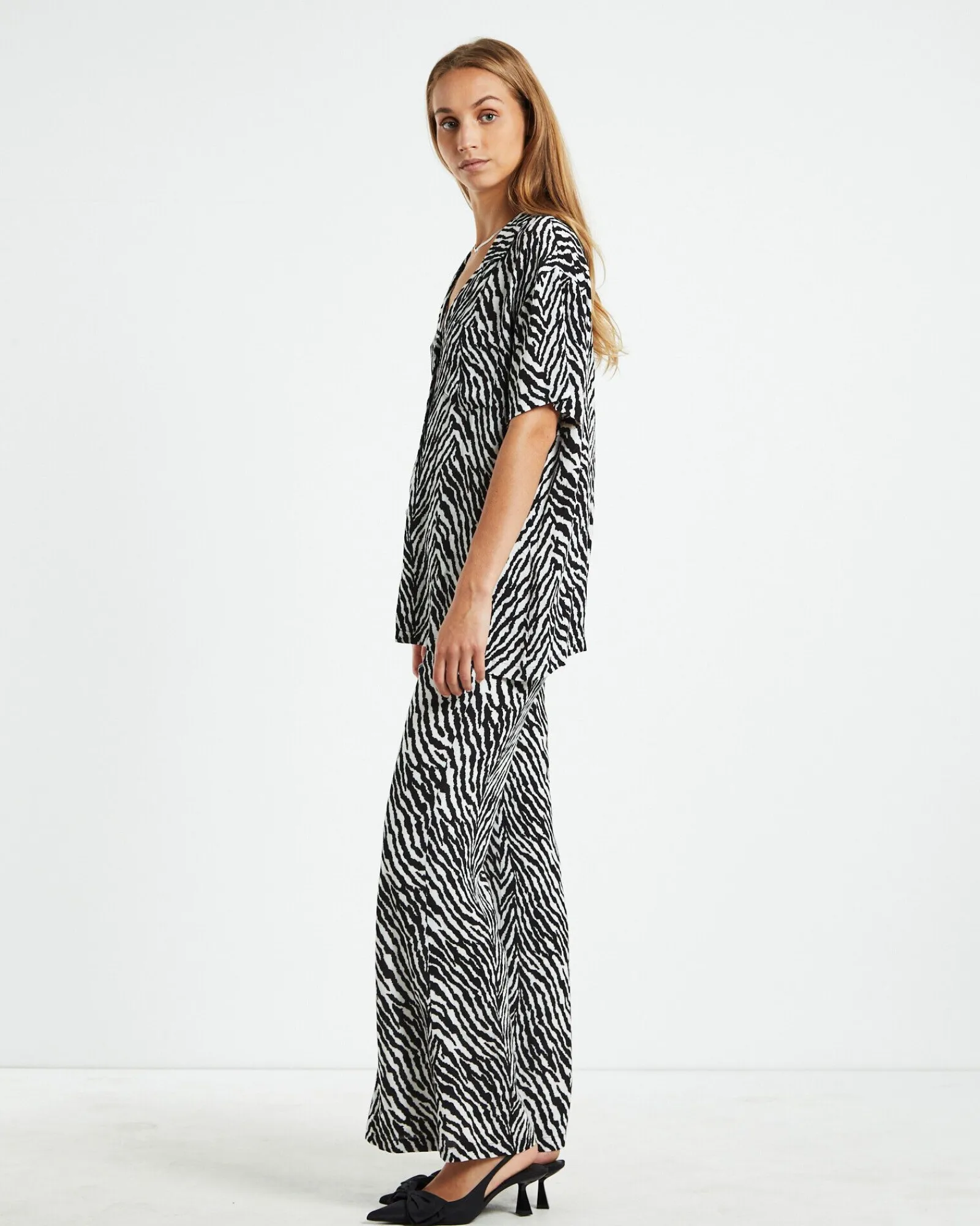 lola_short_sleeve_zebra_b_3.webp Clearance CHARLIE HOLIDAY Lola Short Sleeve Zebra Black