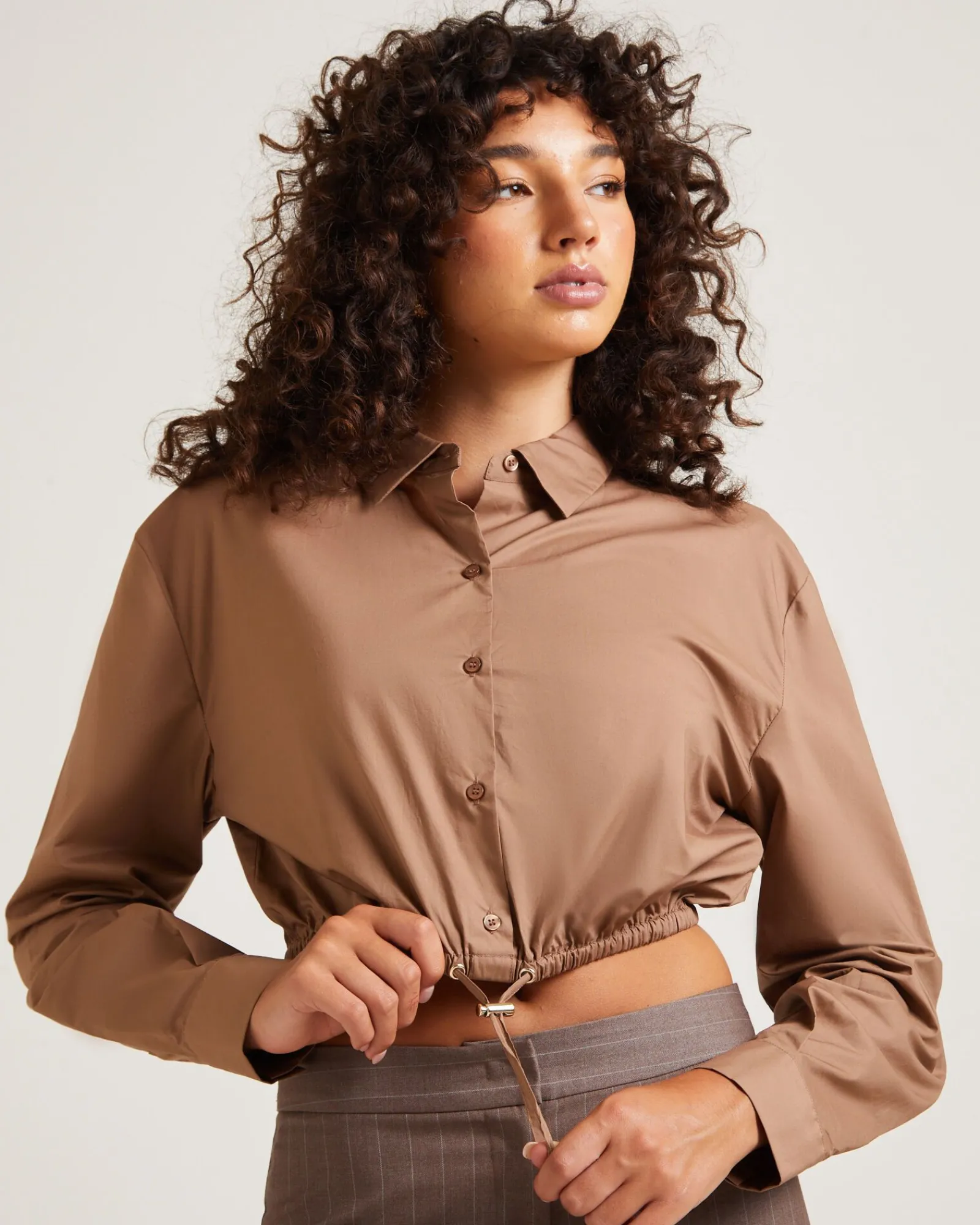 lucy_drawstring_poplin_lo_0.webp Discount ALICE IN THE EVE Lucy Drawstring Poplin Long Sleeve Shirt In Chocolate