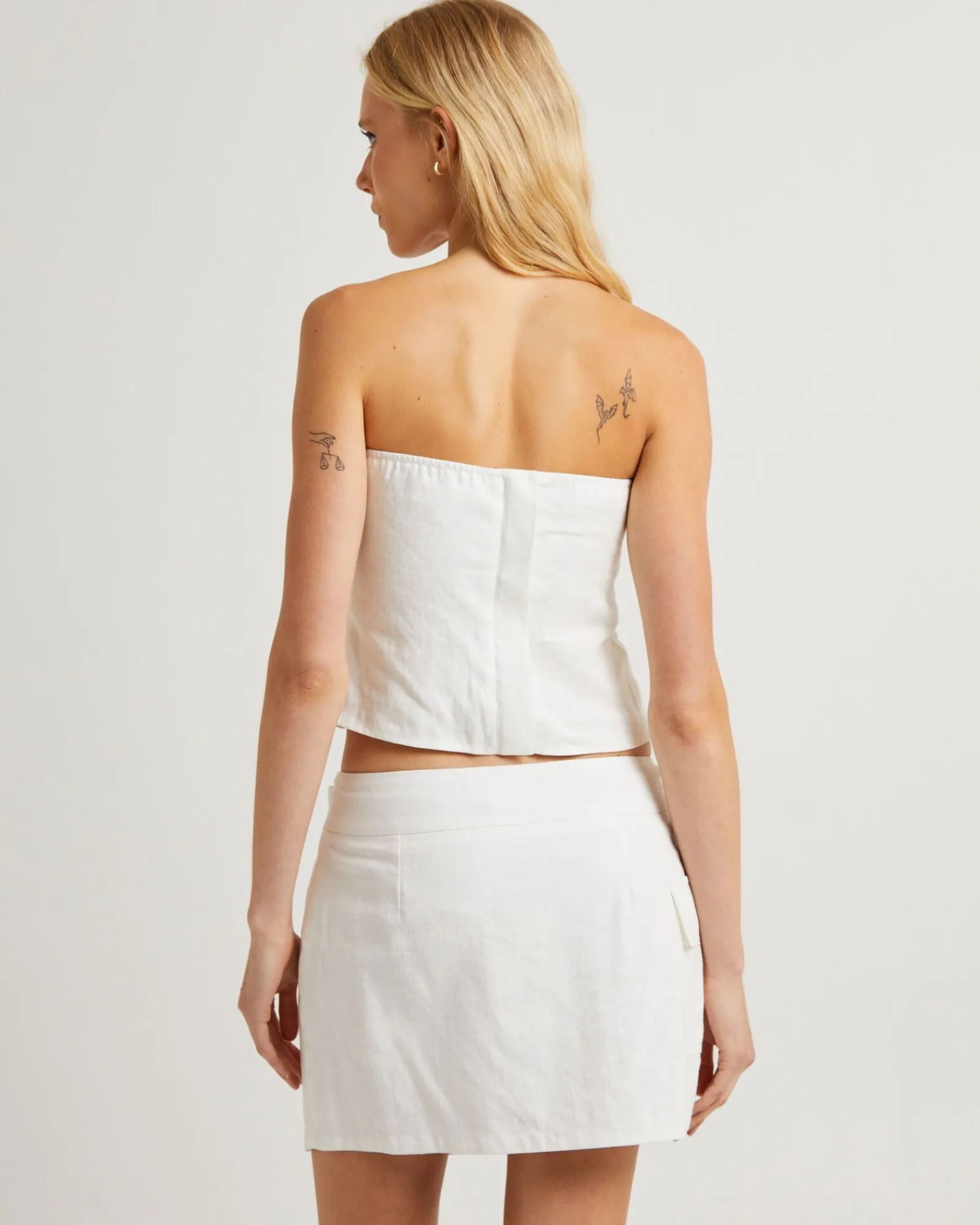 lui_cut_out_linen_bandeau_1.webp Outlet SUBTITLED Lui Cut Out Linen Bandeau Top In White