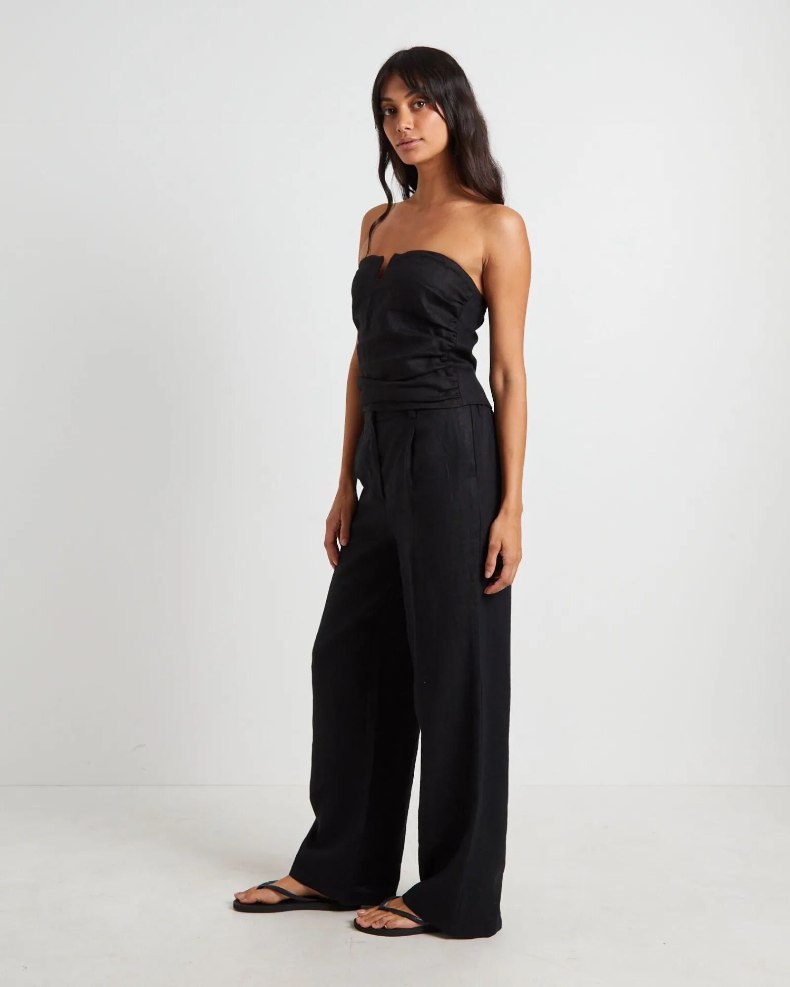 lui_cut_out_linen_bandeau_3-1.webp New SUBTITLED Lui Cut Out Linen Bandeau Top In Black