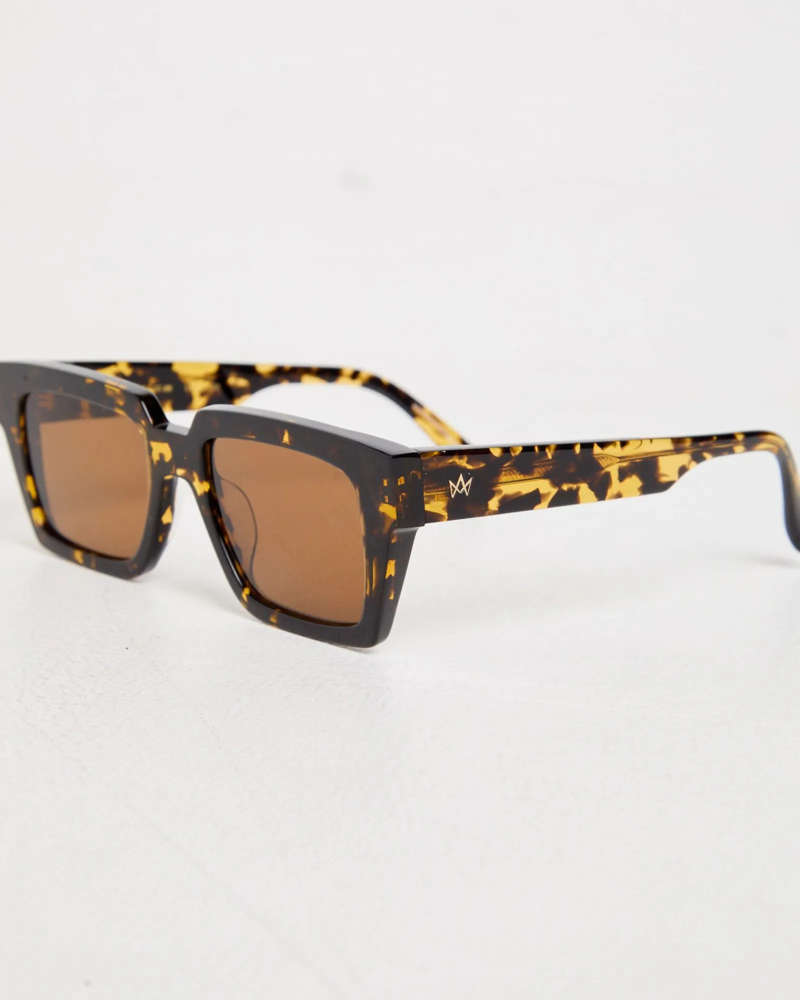 lukie_large_sunglasses_in_1.webp Outlet AM EYEWEAR Lukie Large Sunglasses In Seventies Tort