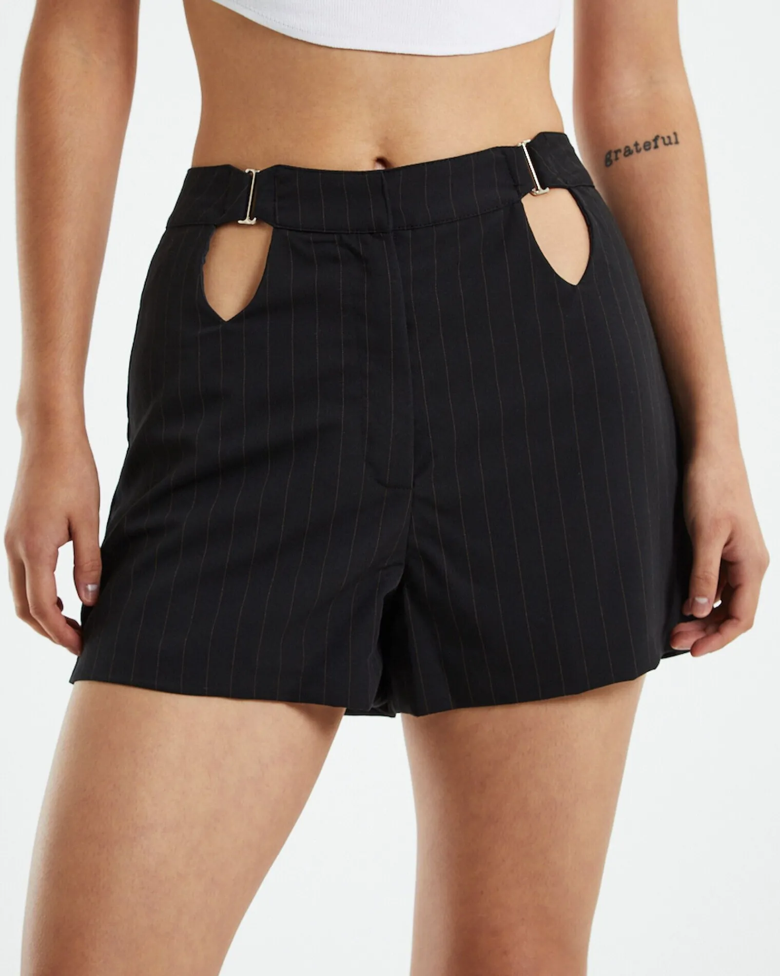maeve_cut_out_shorts_blac_4.webp Flash Sale ALICE IN THE EVE Maeve Cut Out Shorts Black