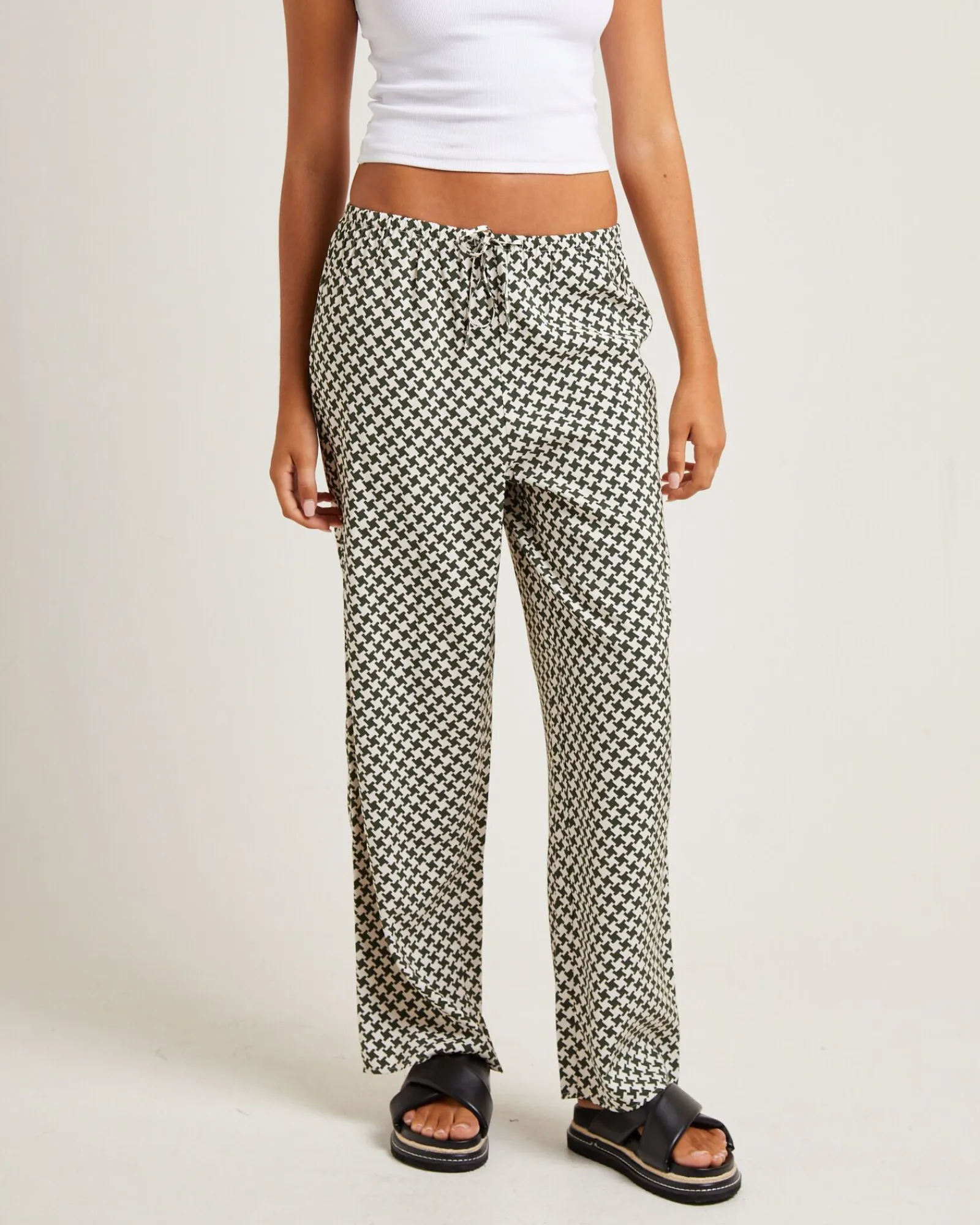 minnie_crepe_pants_olive_0.webp Outlet SUBTITLED Minnie Crepe Pants Olive