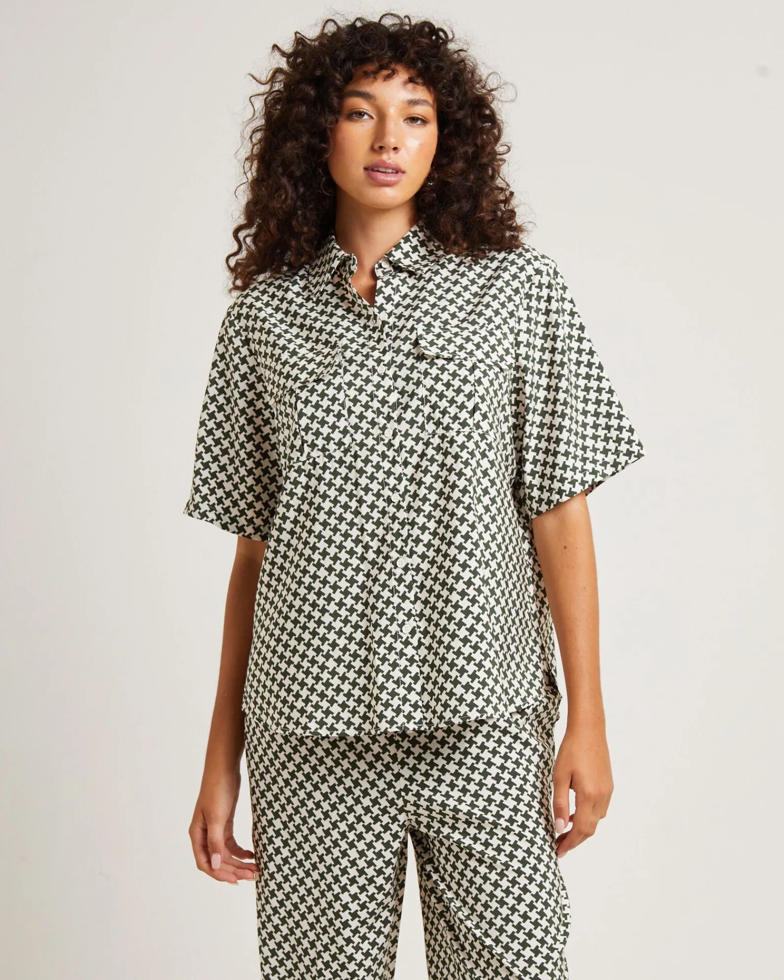 minnie_crepe_shirt_olive_0.webp Clearance SUBTITLED Minnie Crepe Shirt Olive