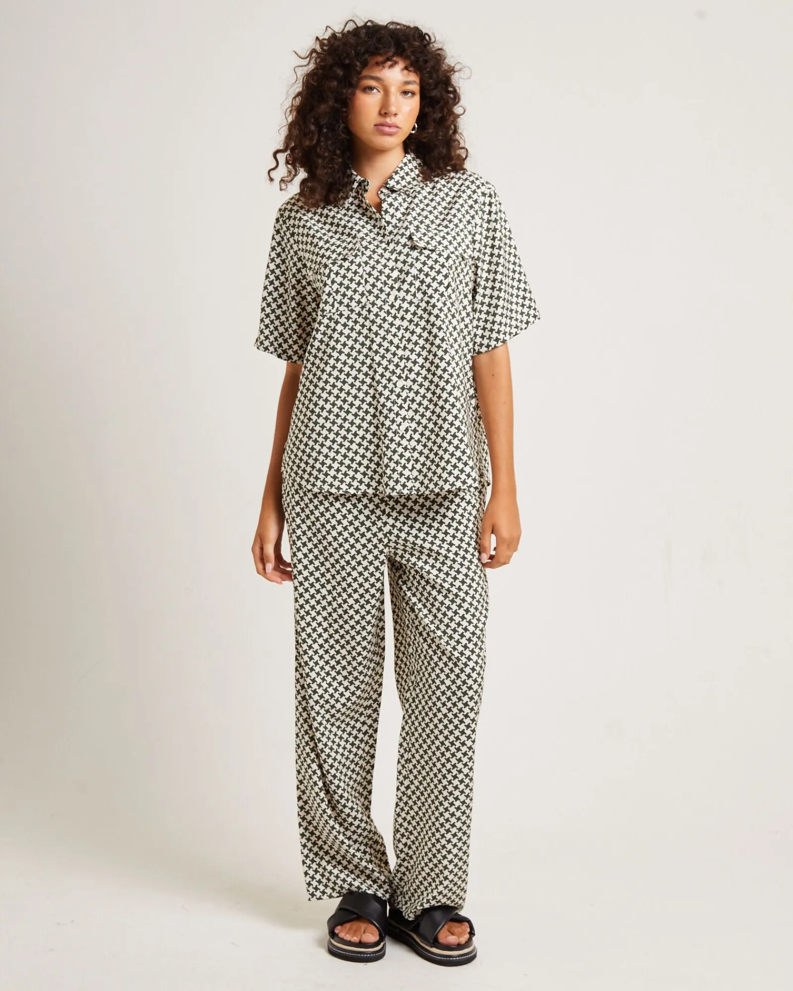 minnie_crepe_shirt_olive_2.webp Clearance SUBTITLED Minnie Crepe Shirt Olive