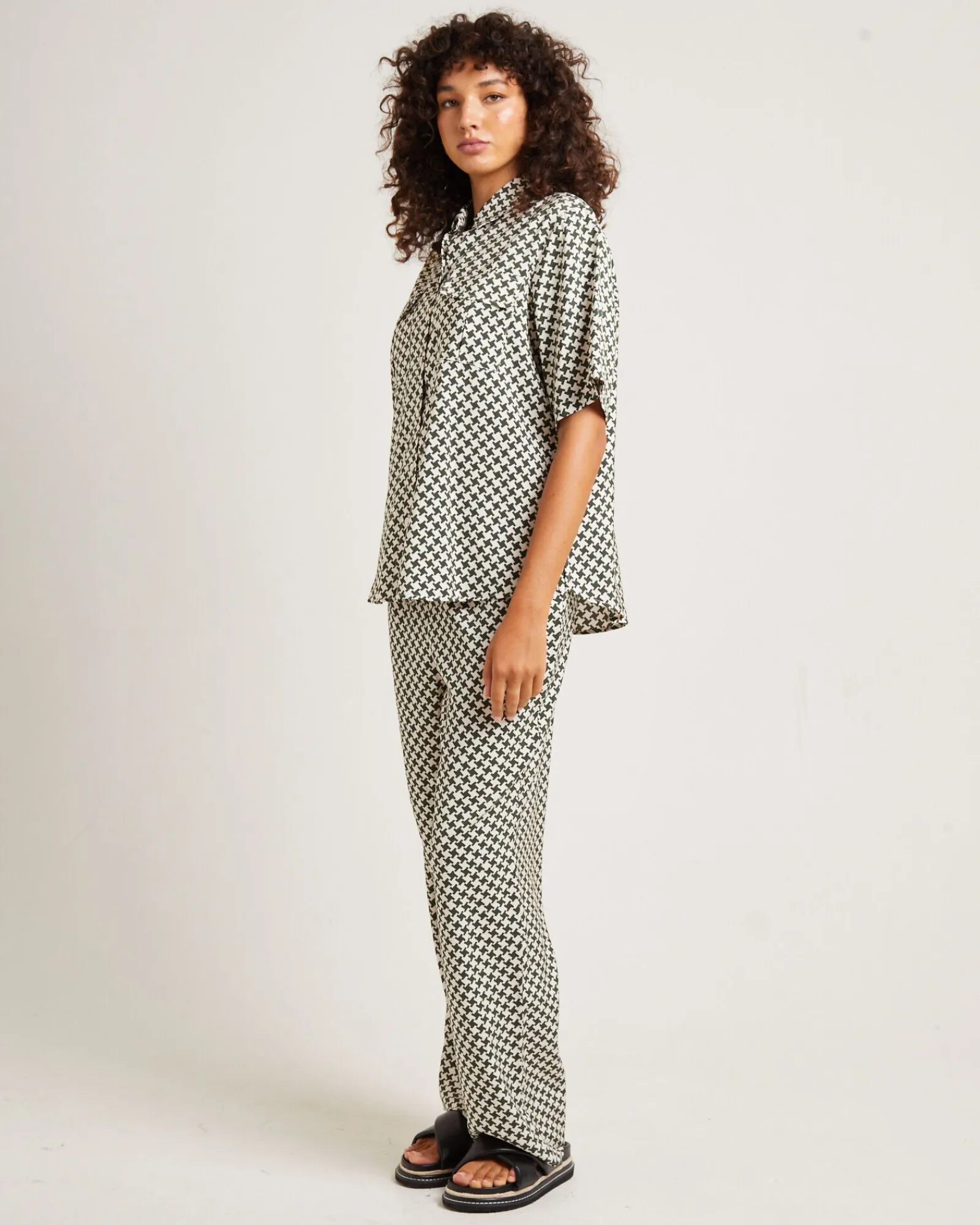 minnie_crepe_shirt_olive_3.webp Clearance SUBTITLED Minnie Crepe Shirt Olive