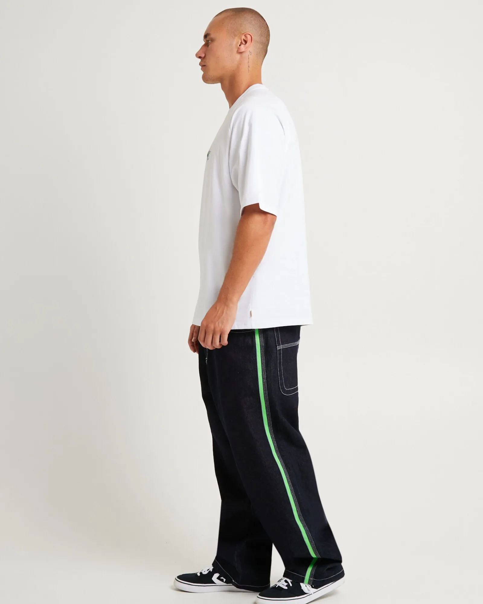 morpheus_short_sleeve_rag_2.webp Shop RUSTY Morpheus Short Sleeve Raglan T-Shirt White