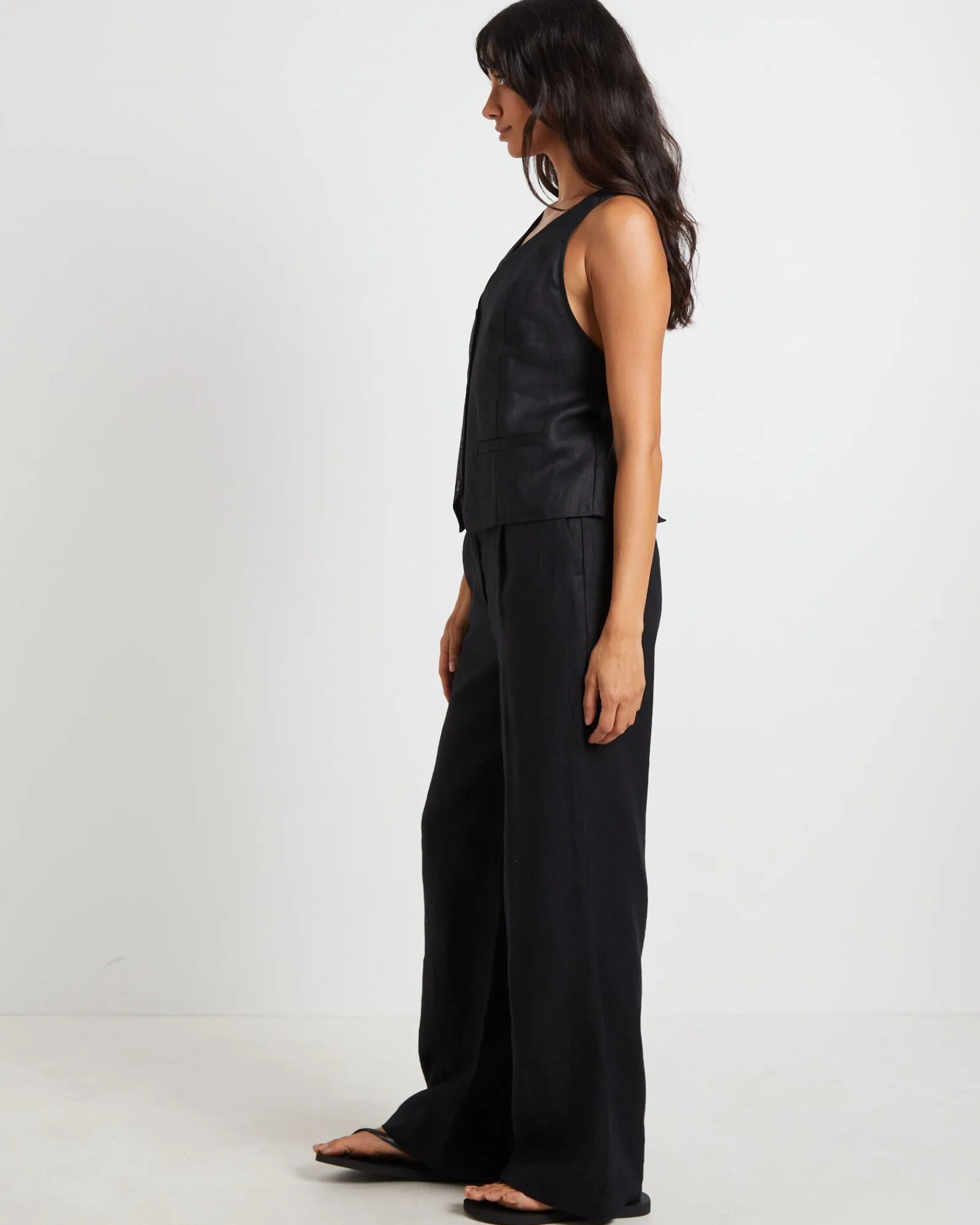 naomi_linen_halter_vest_i_3-1.webp Store SUBTITLED Naomi Linen Halter Vest In Black