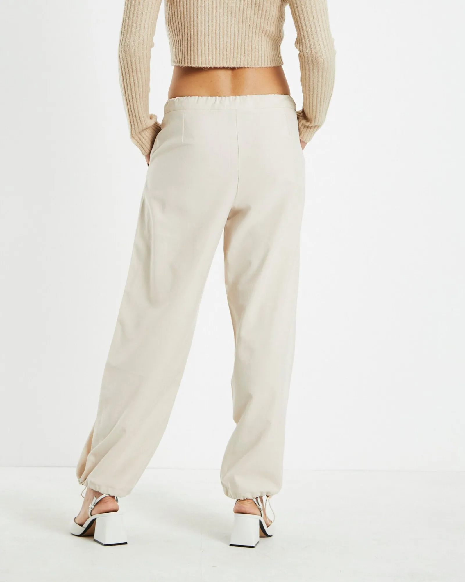 nikita_clean_parachute_pa_1.webp Outlet ALICE IN THE EVE Nikita Clean Parachute Pants Cream