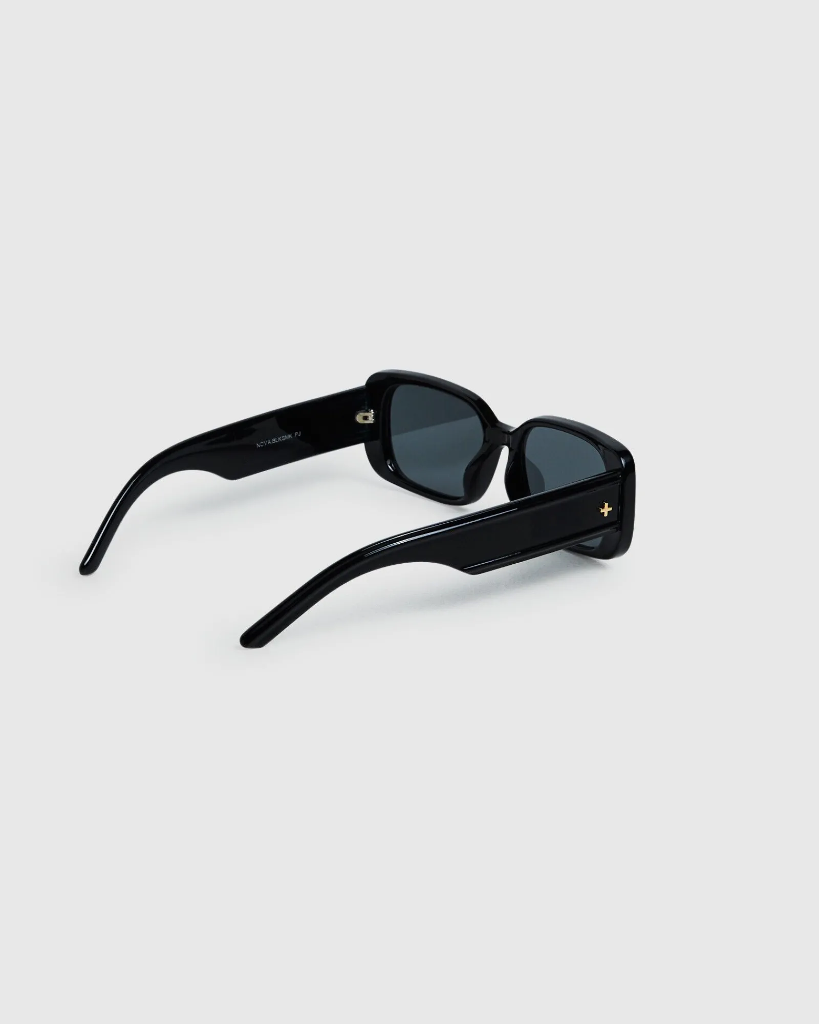 nova_sunglasses_blacksmok_3.webp Flash Sale PETA AND JAIN Nova Sunglasses Black/Smoke Mono Lens