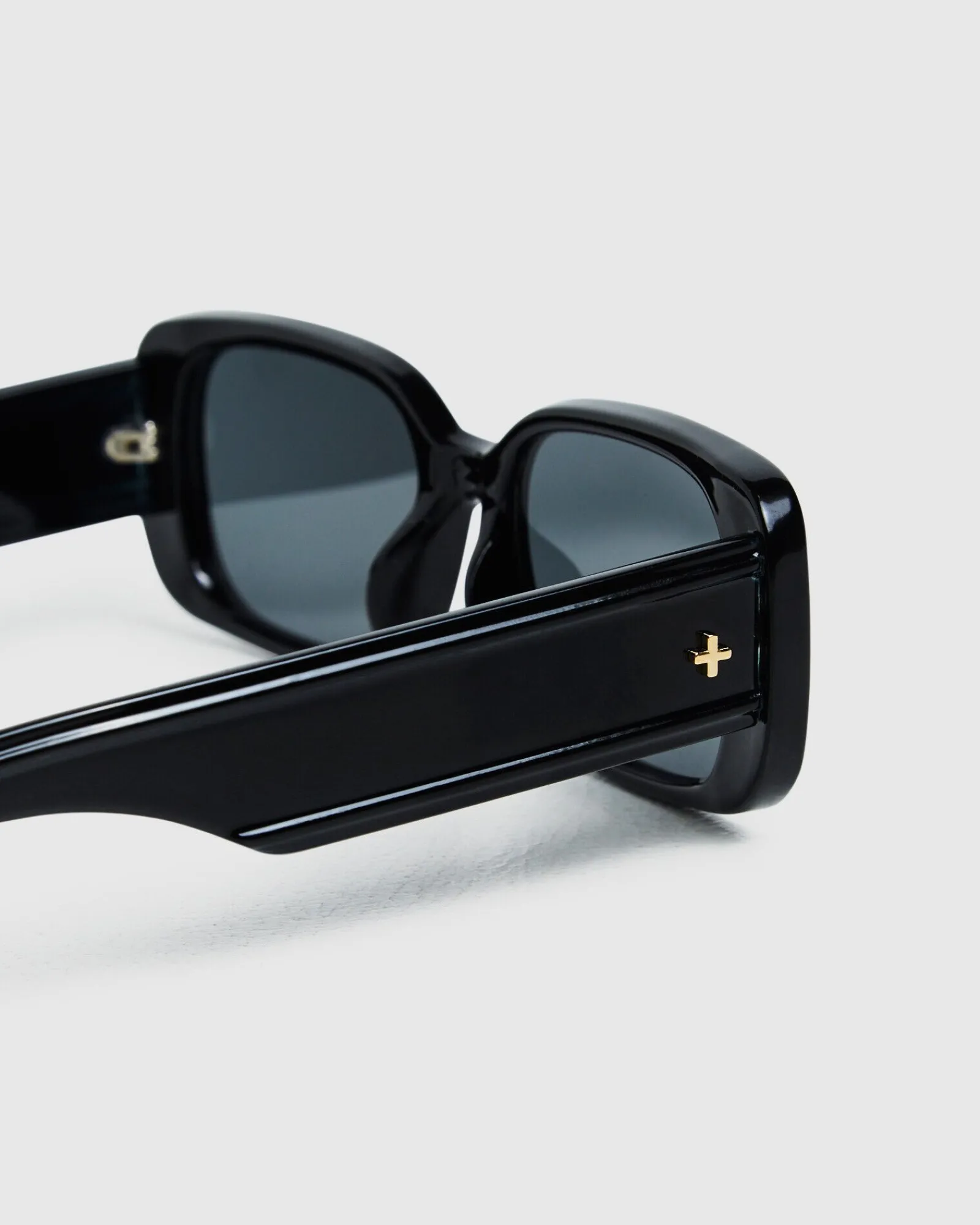 nova_sunglasses_blacksmok_5.webp Flash Sale PETA AND JAIN Nova Sunglasses Black/Smoke Mono Lens