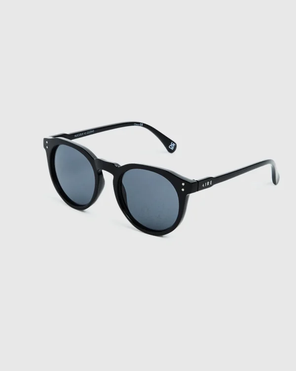 Store AIRE Nucleus V2 Polarised Sunglasses Black Smoke Mono