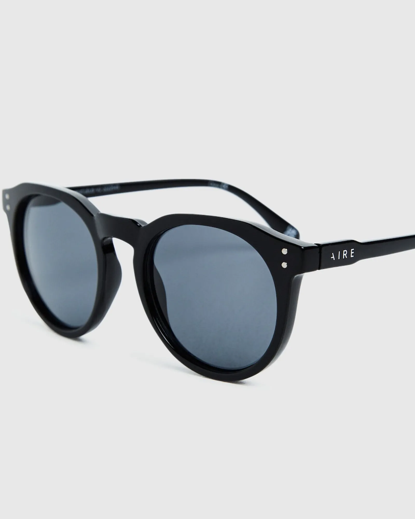 nucleus_v_polarised_sungl_4.webp Store AIRE Nucleus V2 Polarised Sunglasses Black Smoke Mono