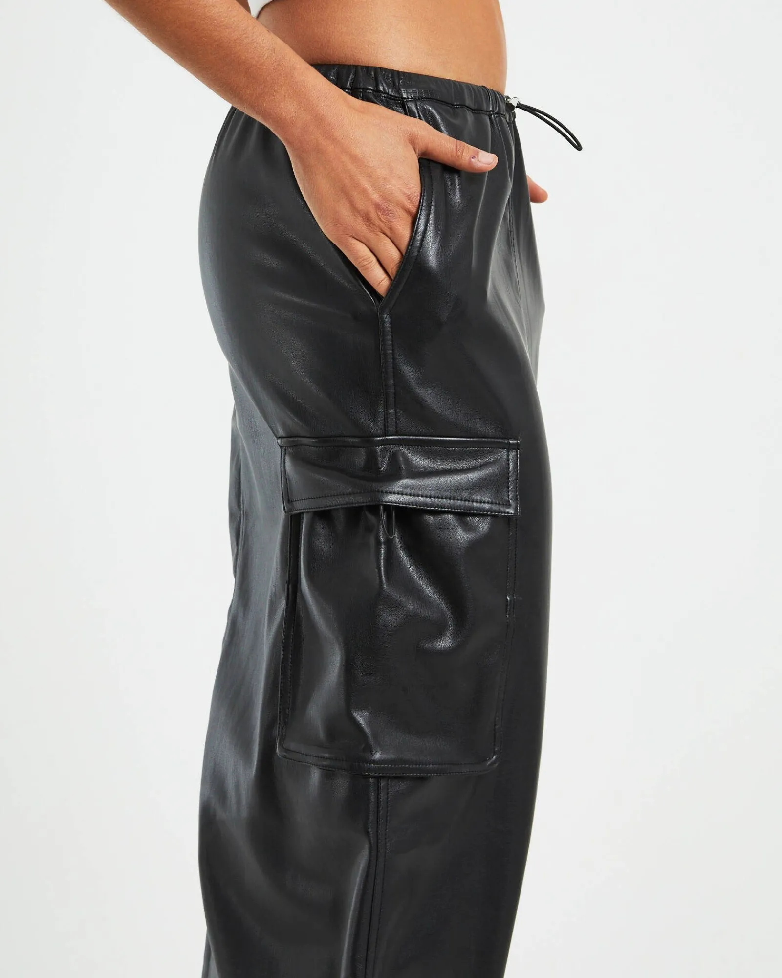 phoebe_leather_look_cargo_4.webp Fashion ALICE IN THE EVE Phoebe Leather Look Cargo Skirt Black