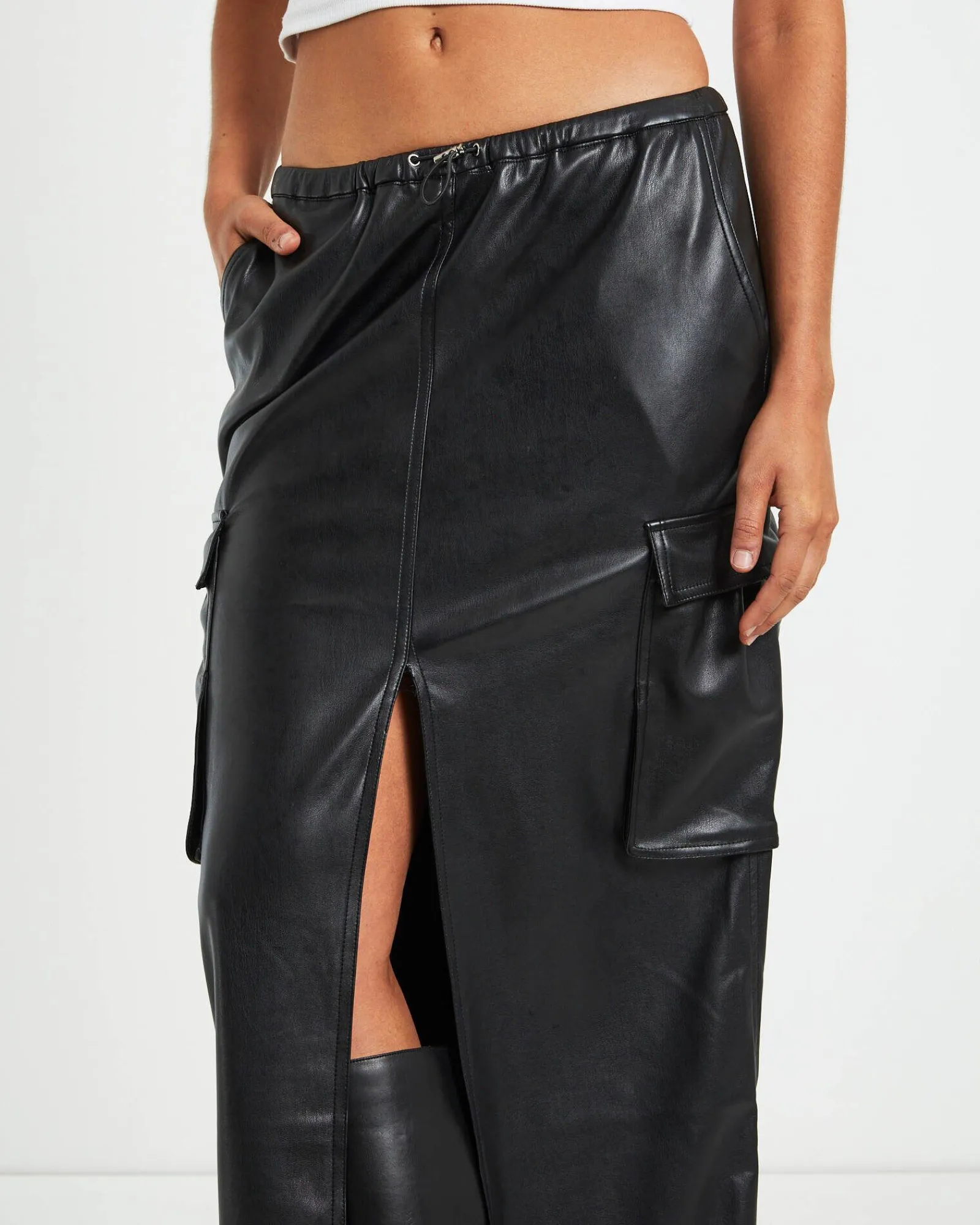 phoebe_leather_look_cargo_5.webp Fashion ALICE IN THE EVE Phoebe Leather Look Cargo Skirt Black